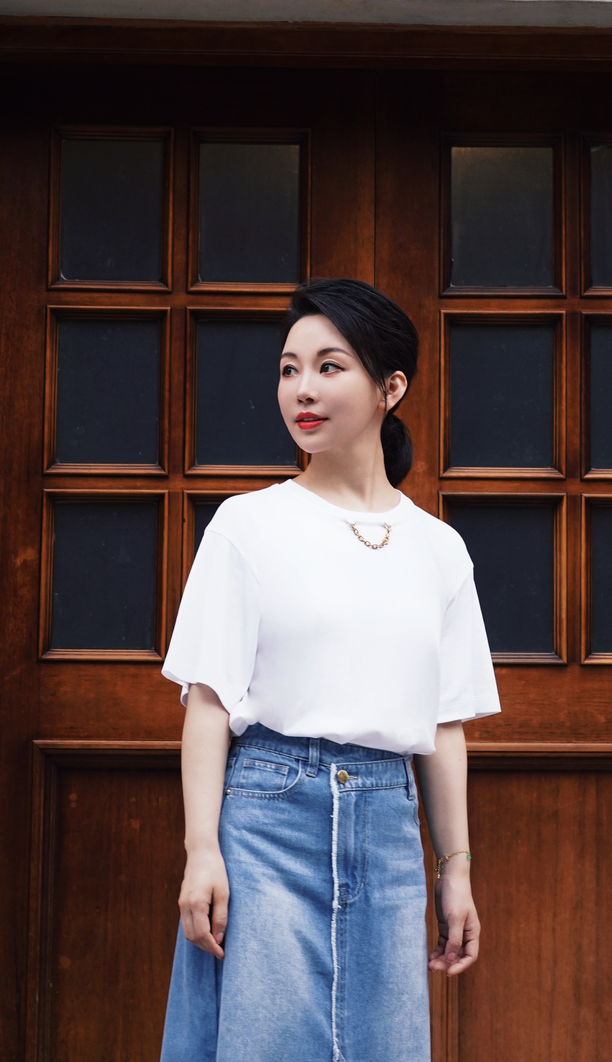明明集智慧与美貌于一体还身家数亿又有名又有地位没后代实在是太