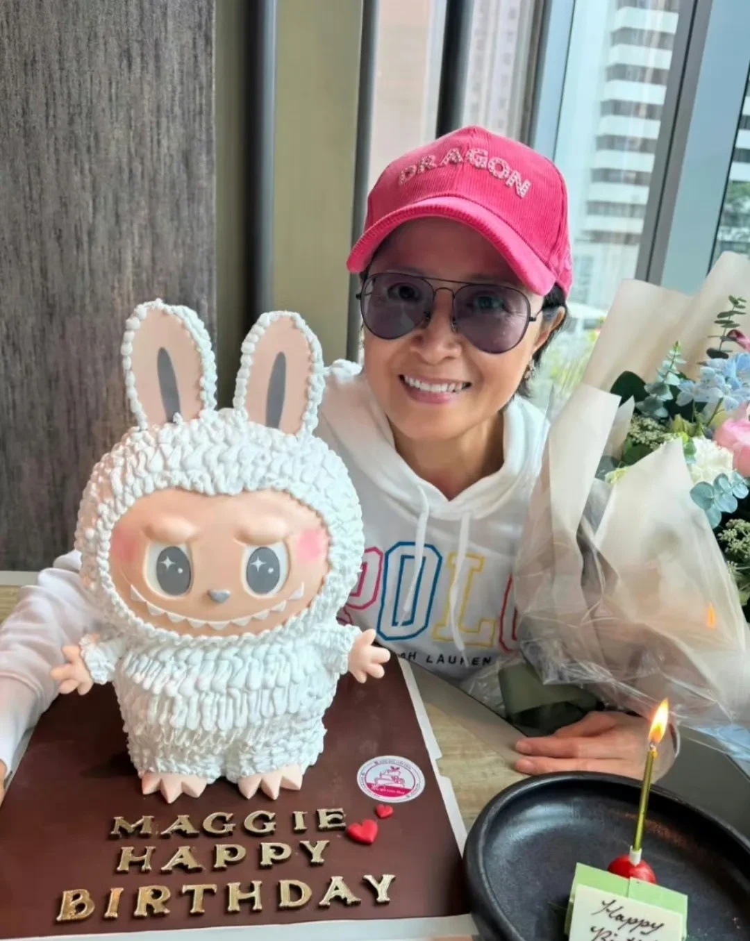 昨晚香港tvb明星邵美琪晒出来自己60岁生日的庆祝照