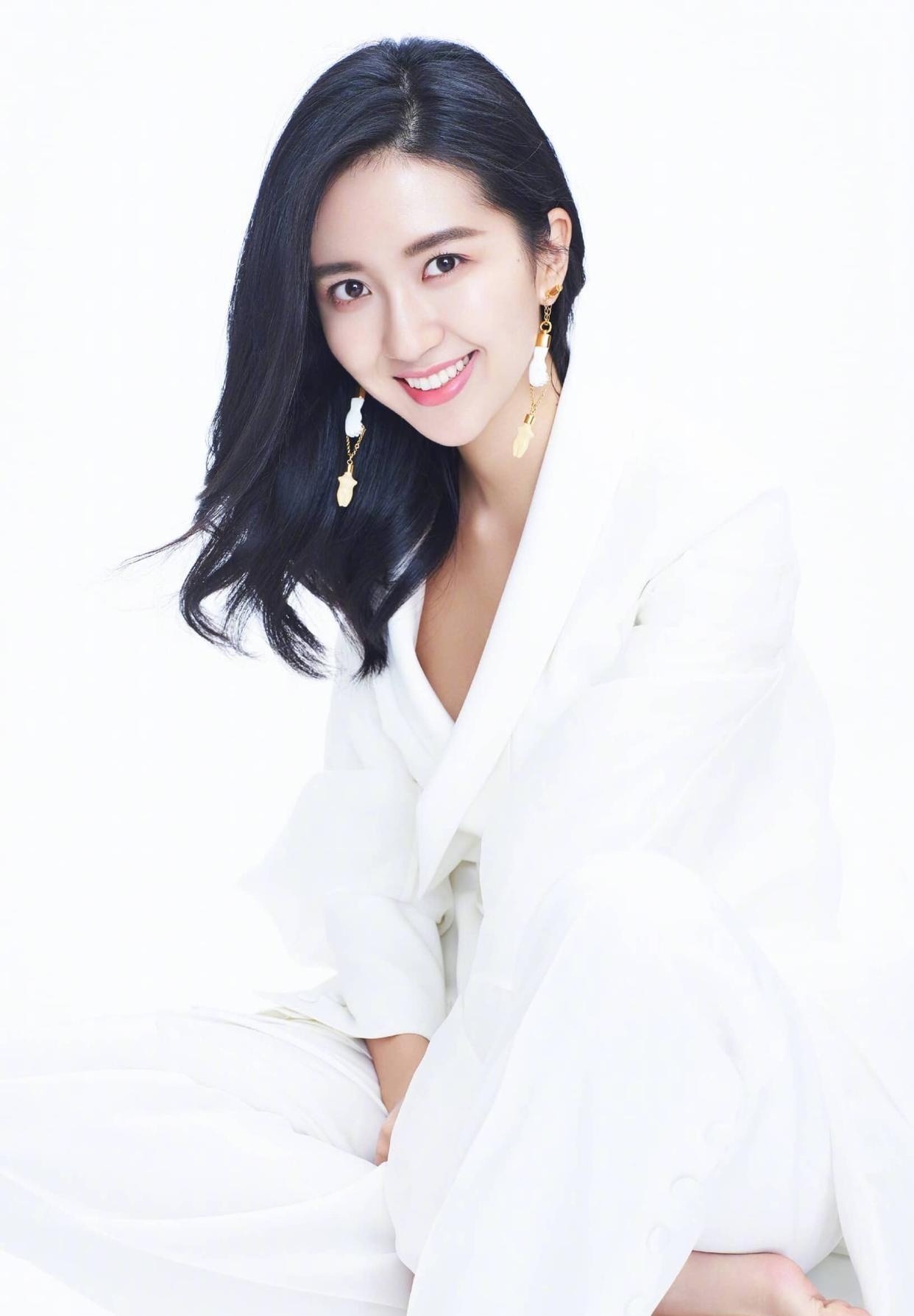 许龄月光脚丫妆造精选
