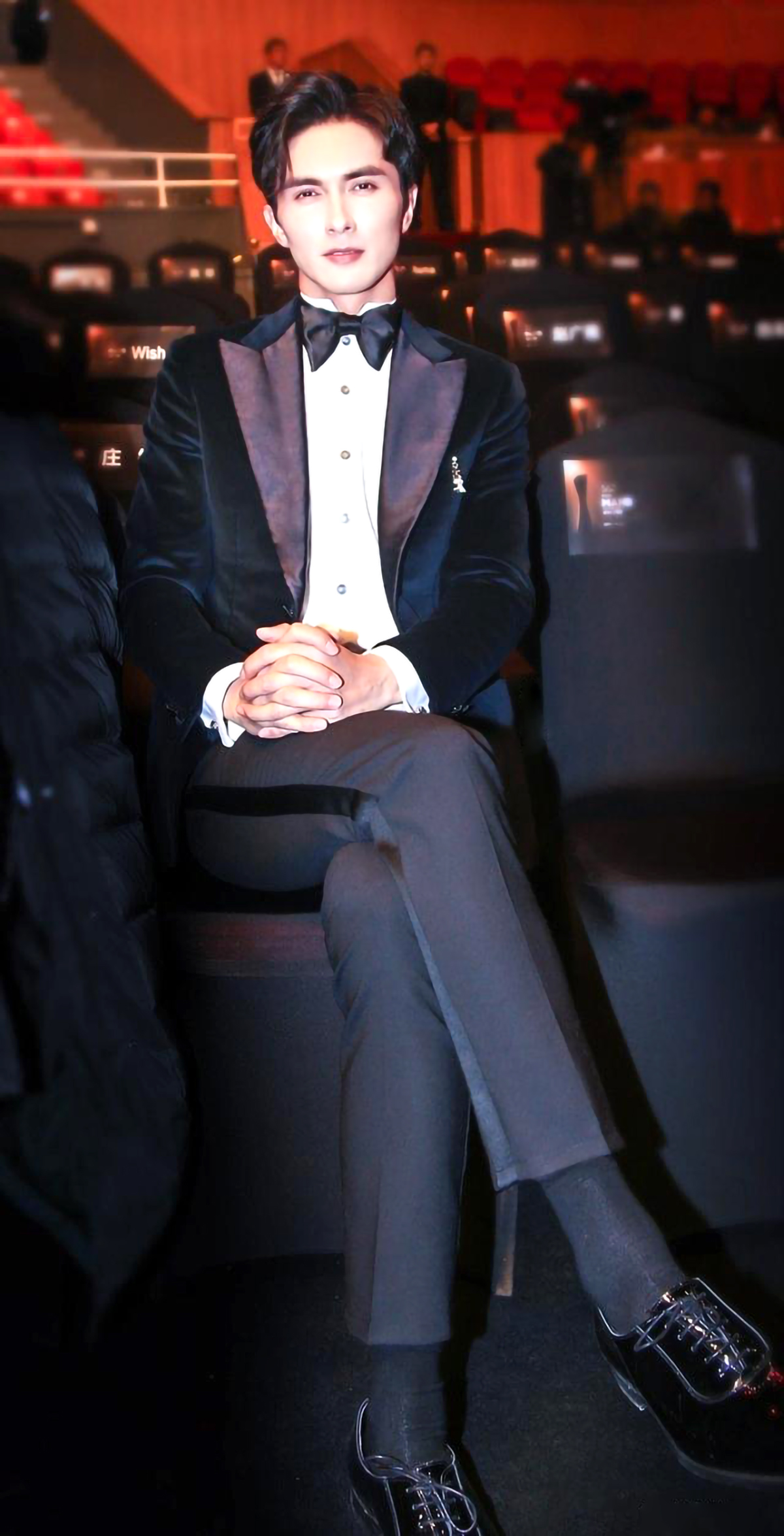 《冰雪谣》剧组,咱能给191cm的高伟光定做浴缸吗?