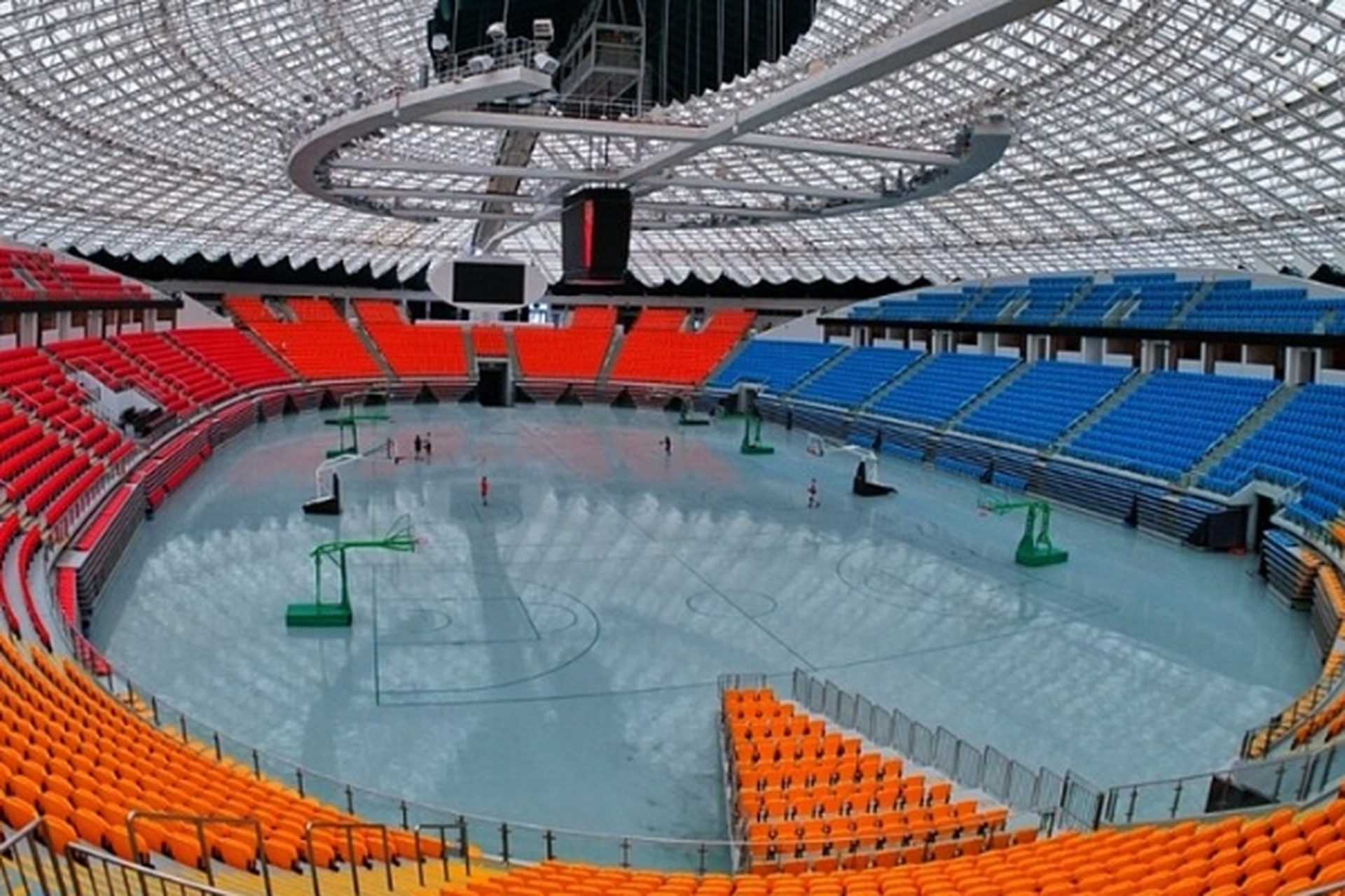 广州白云有哪些运动场馆 1,广州体育馆 位于广州市白云大道南,紧靠