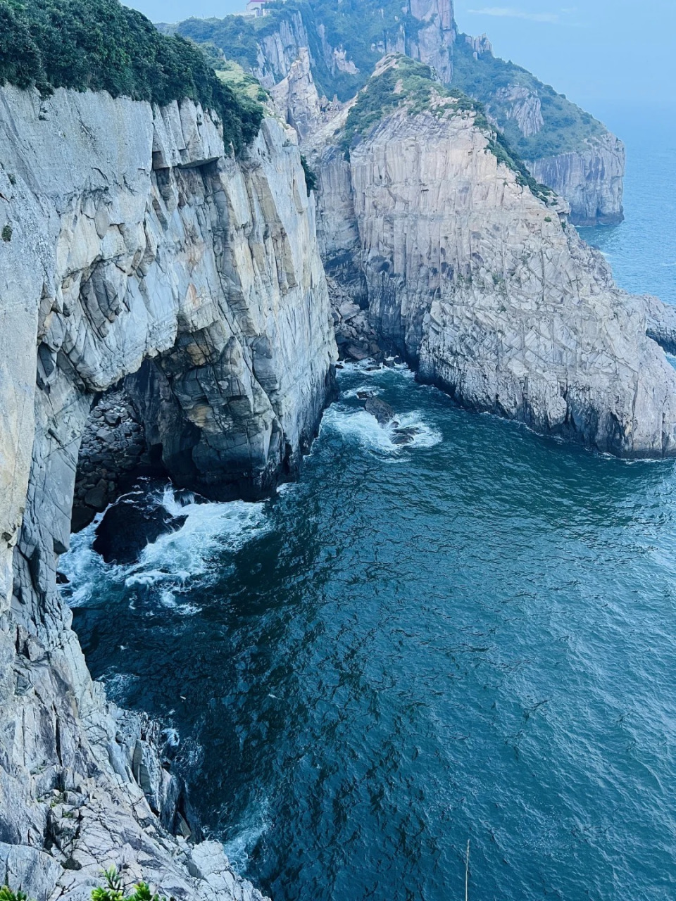 宁波象山县渔山岛:位于宁波市象山县,是象山最南端的一个列岛,岛上