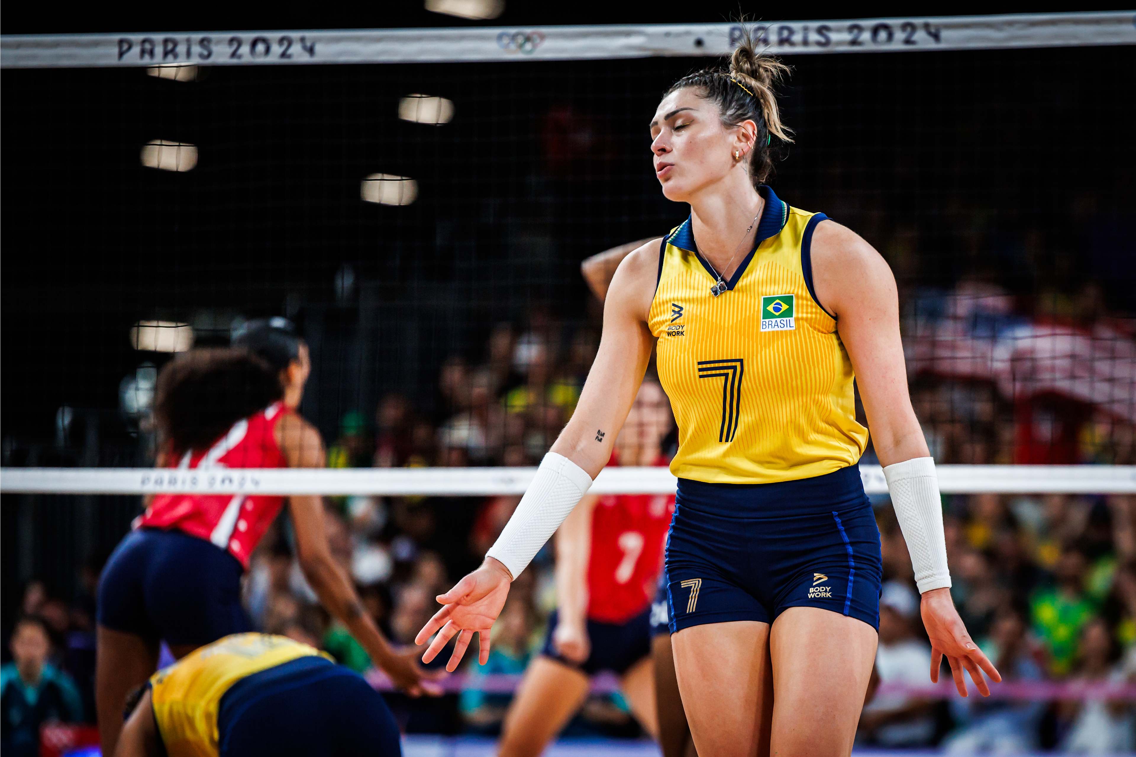 【巴黎奥运会女排半决赛美国3:2巴西】 巴黎奥运会女排项目半决赛第一