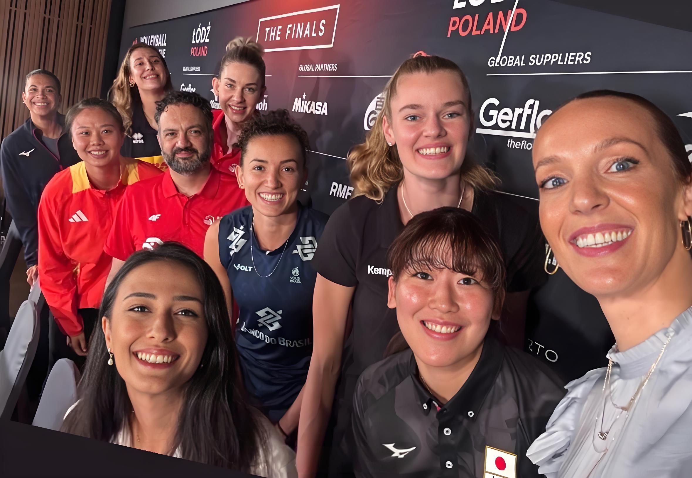 是现任波兰女排主教练拉瓦里尼