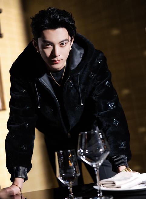 王鹤棣粉丝1000架无人机应援# 王鹤棣的粉丝为给爱豆庆生,慷慨的准备