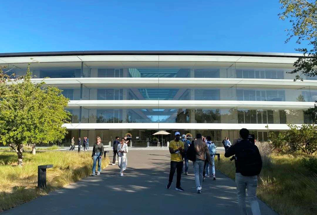 苹果飞船总部大楼:科技,未来,开放,共享的新一代办公空间  苹果飞船