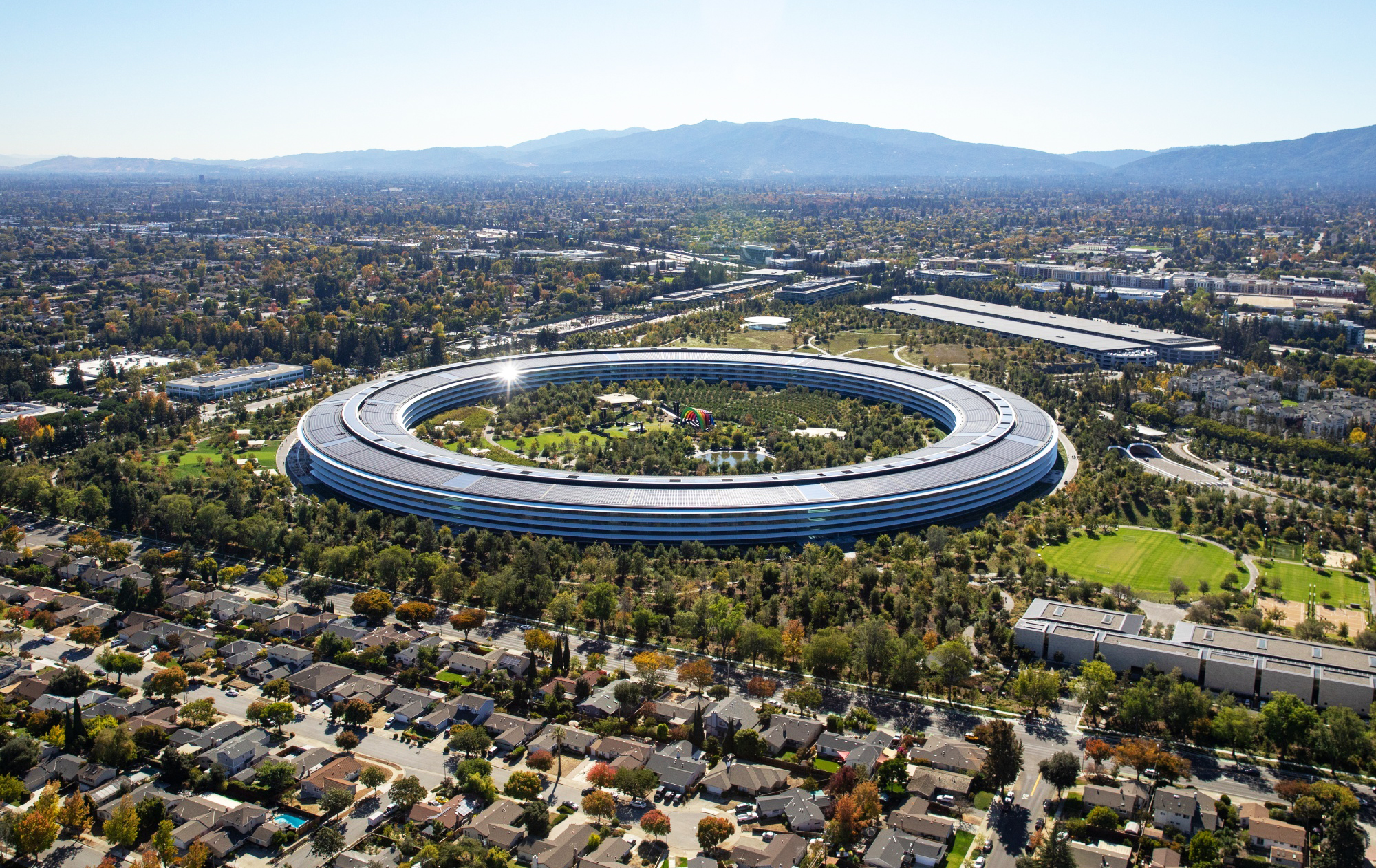 科技,未来,开放,共享的新一代办公空间  苹果飞船总部大楼(apple park