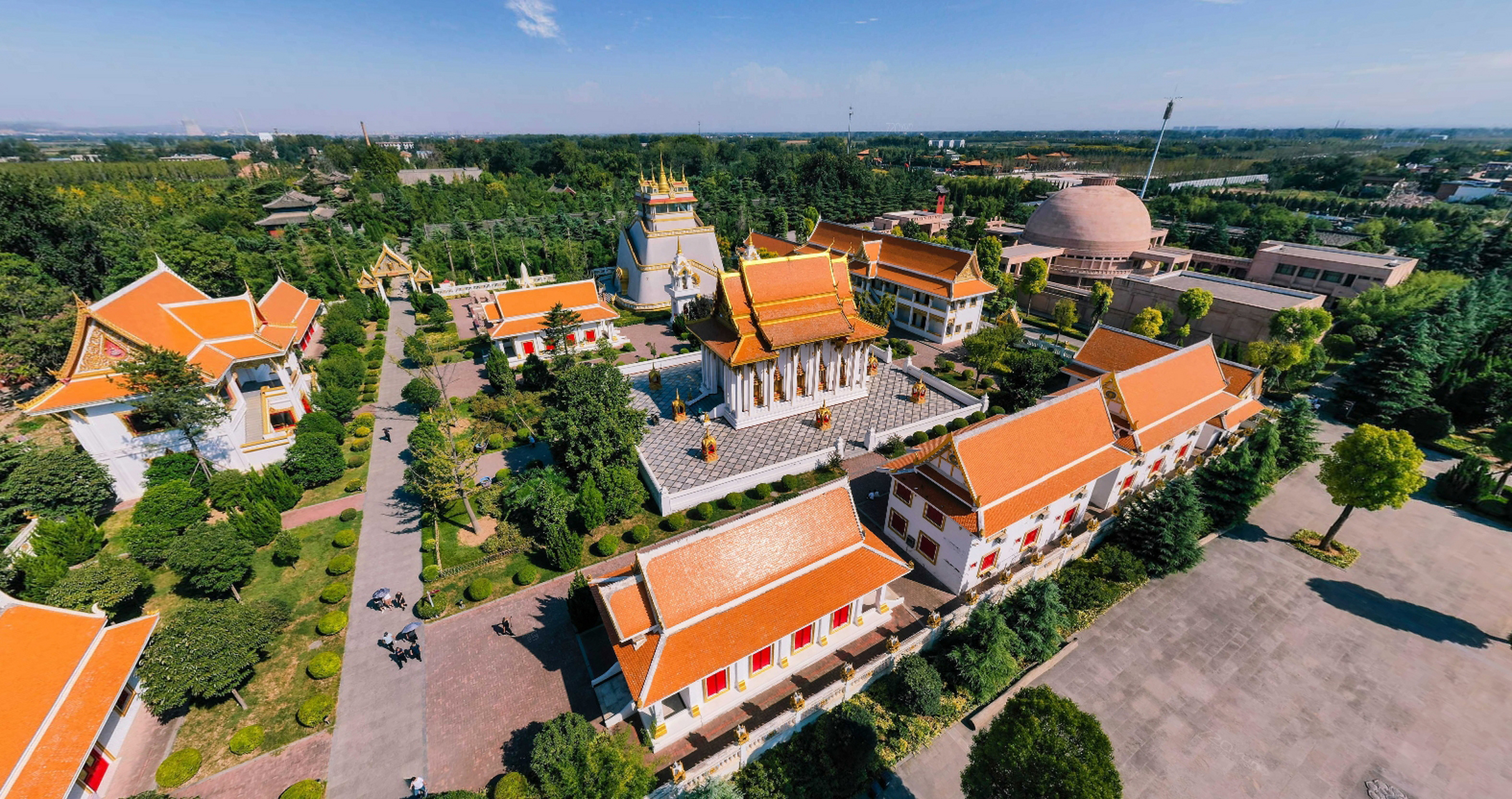 白马寺:佛教之源  白马寺是一座屹立于河南省洛阳市的千年古刹,始建于