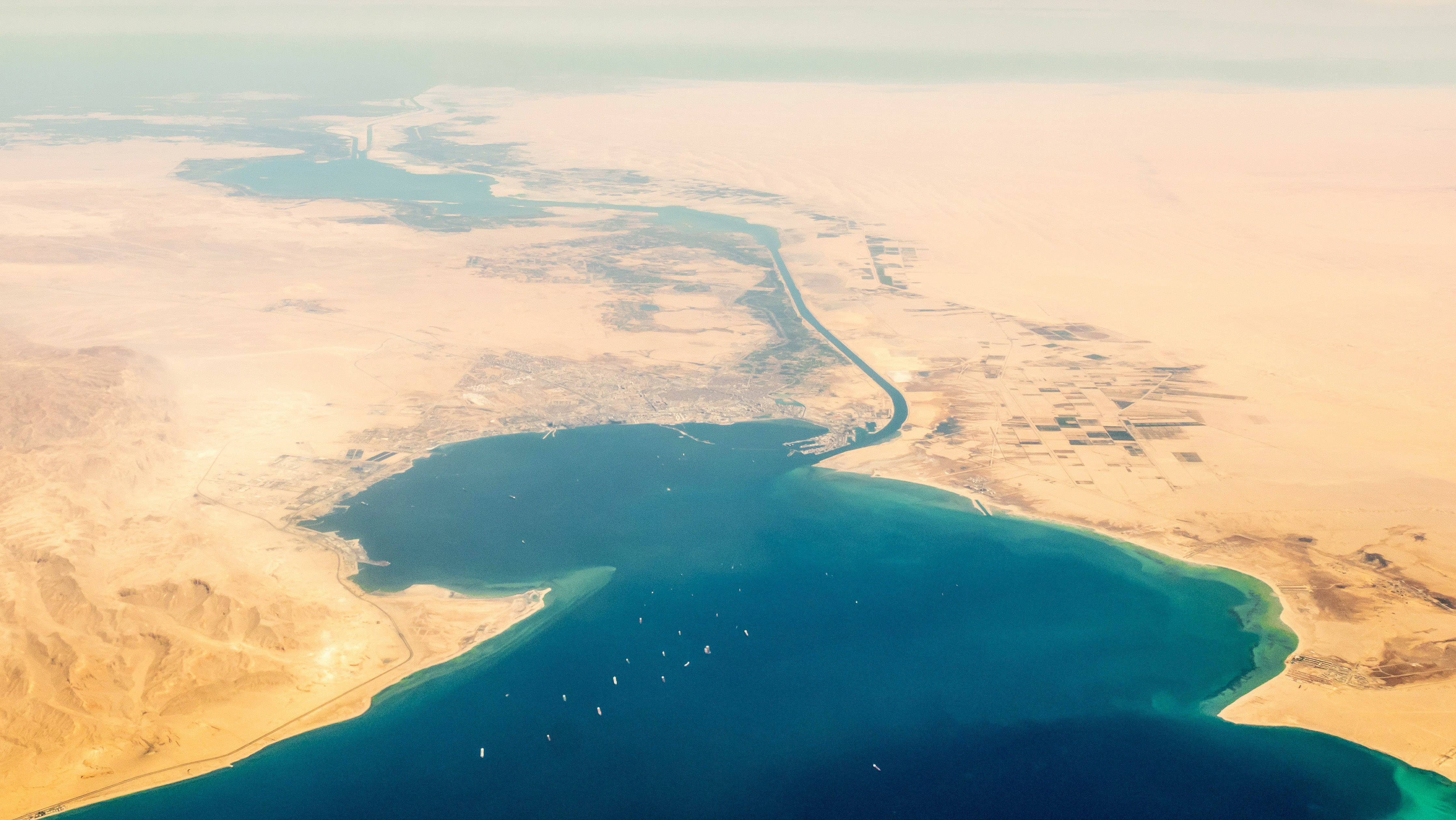 苏伊士运河:沙漠中的黄金水道