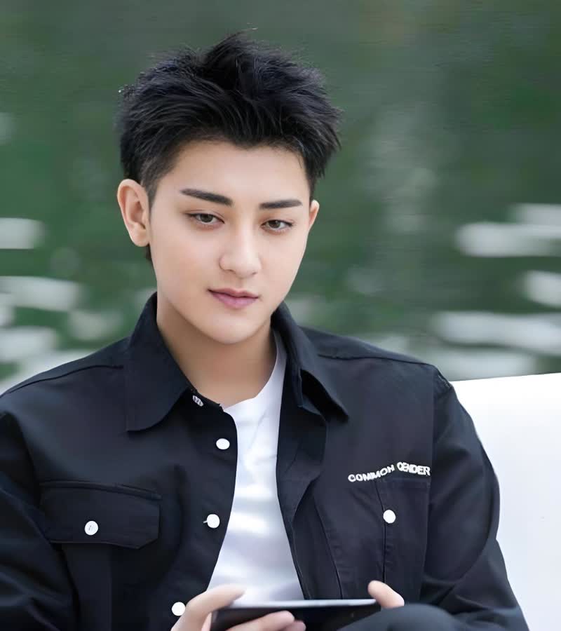 #徐艺洋黄子韬疑似恋情曝光# #热点引擎计划