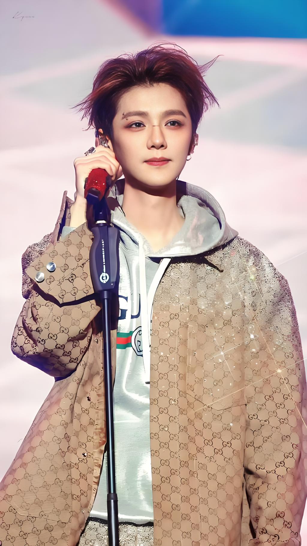 大象新闻都说了,到7月13号,鹿晗账号解禁才一周哦,各个平台