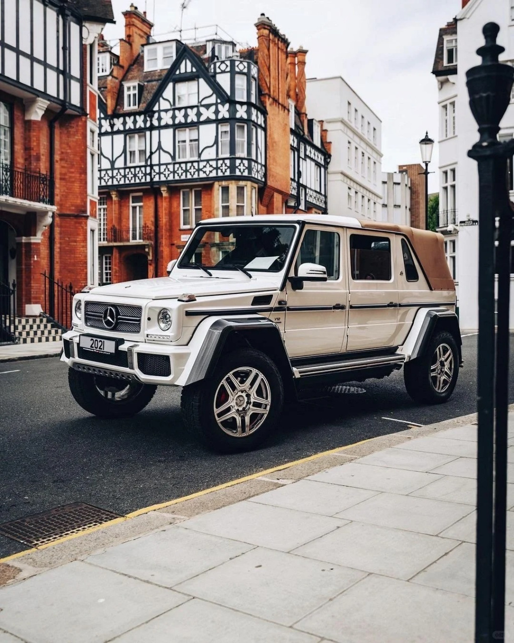 每天认识一辆车:奔驰迈巴赫 g650 landaulet.最低售价:1800w起#豪车