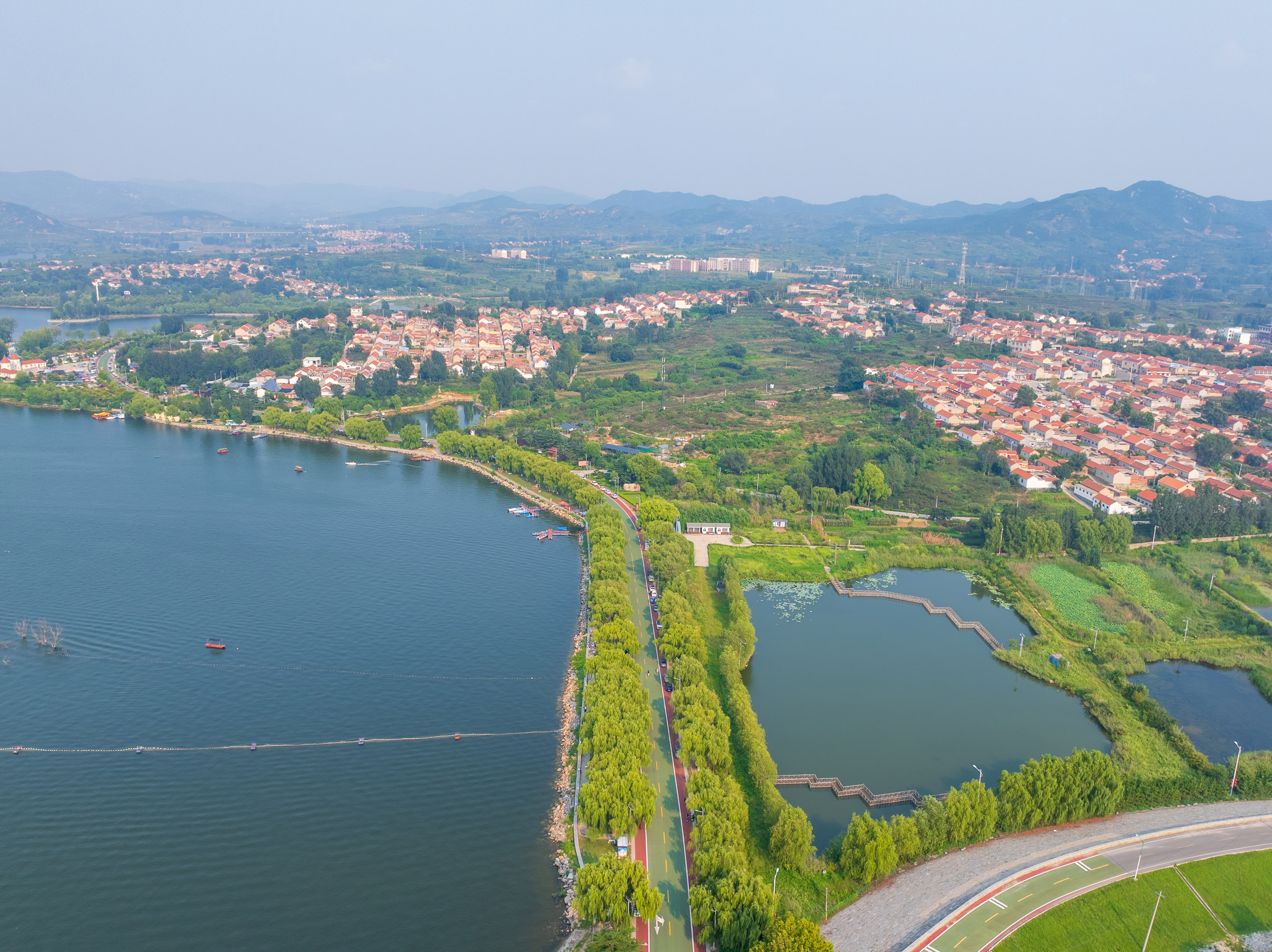 金秋动态创作赛# 航拍济南莱芜雪野湖,群山环抱碧波荡漾,湖光山色