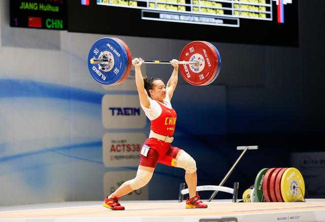 首先啊,从总体数据上分析来看,挺举的重量会比抓举重哦,但就