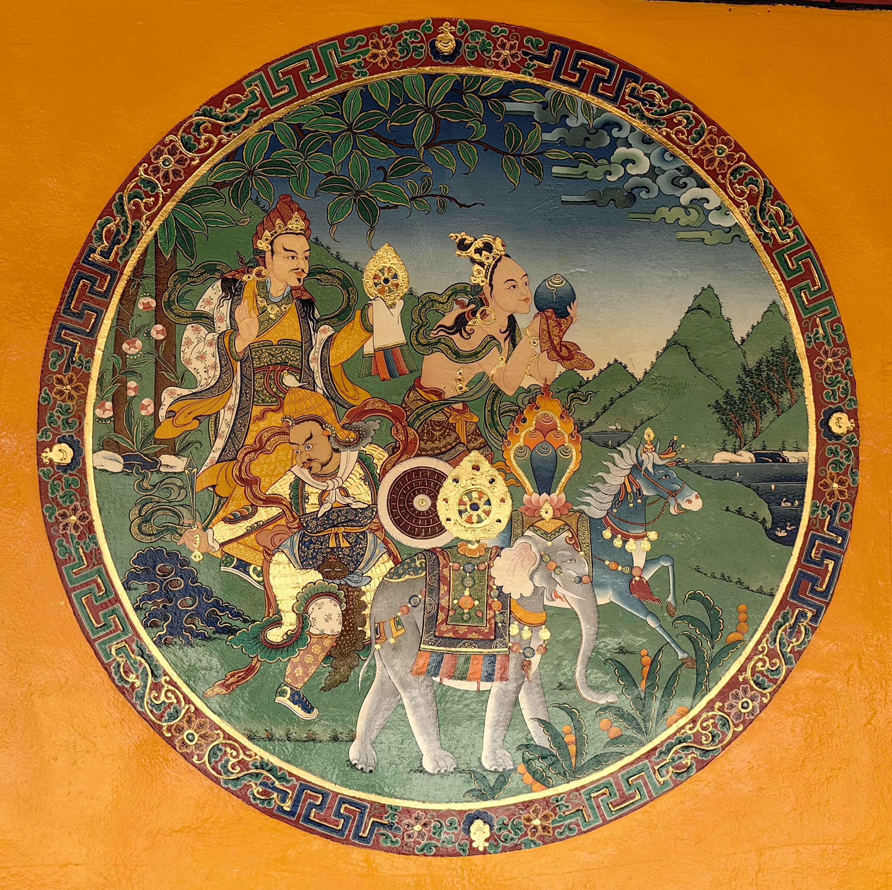 参观结束,到了二楼回廊休息时,蓦地发现了一组壁画,构图均衡饱满,色彩