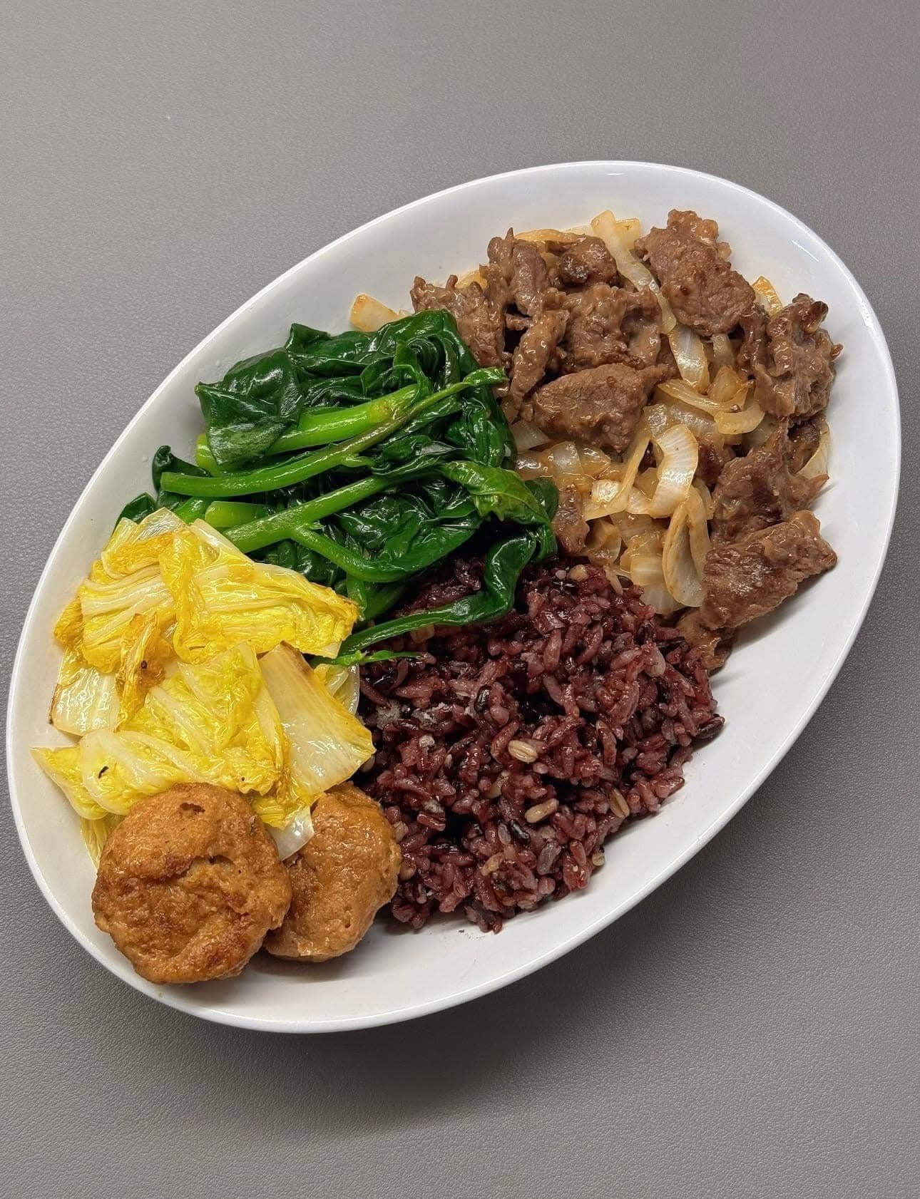 减脂餐要注重食材的多样性,营养均衡以及适量控制热量摄入