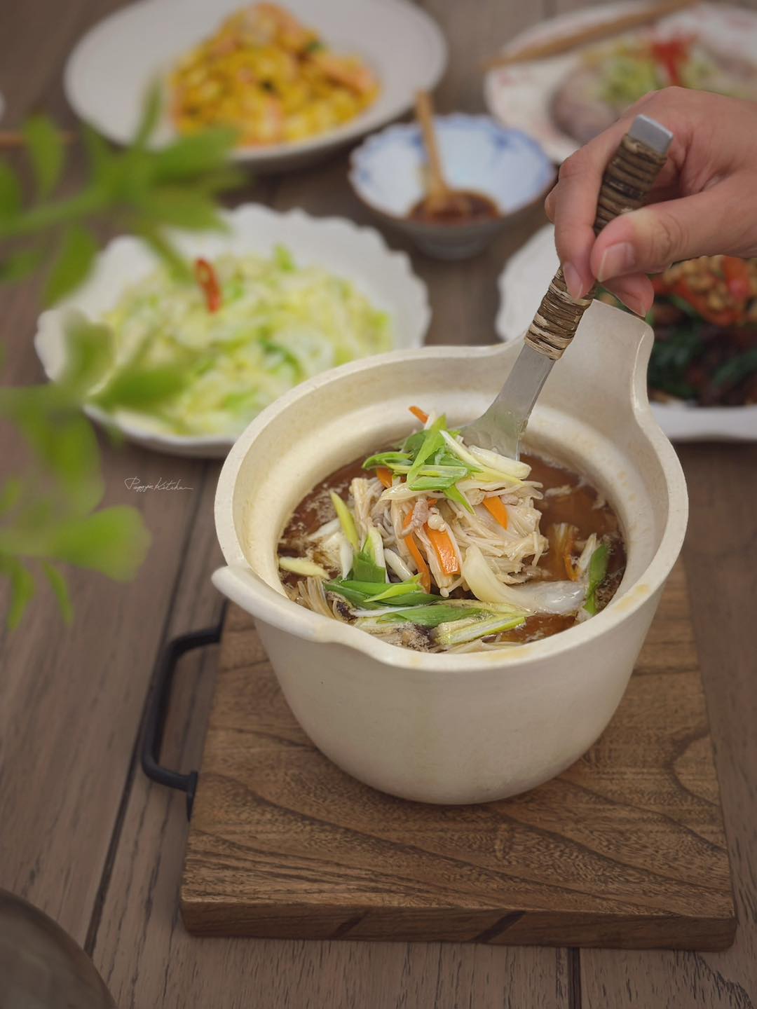 晚餐风景 麻油金针菇肉丝汤盐水鹅胸香辣韭菜炒鹅胗虾仁炒蛋