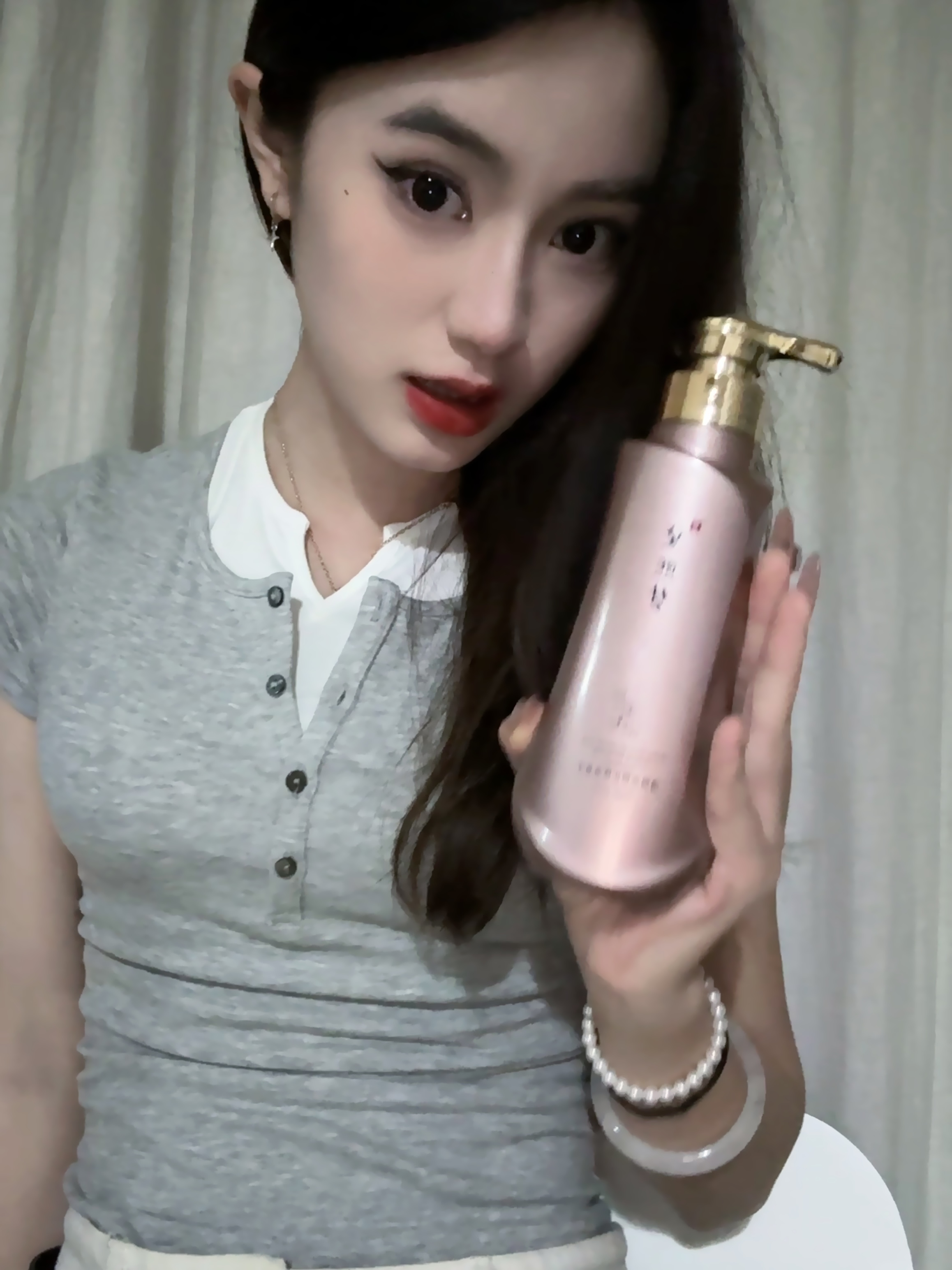 多年来,头皮屑与头痒问题持续困扰着我,影响形象且