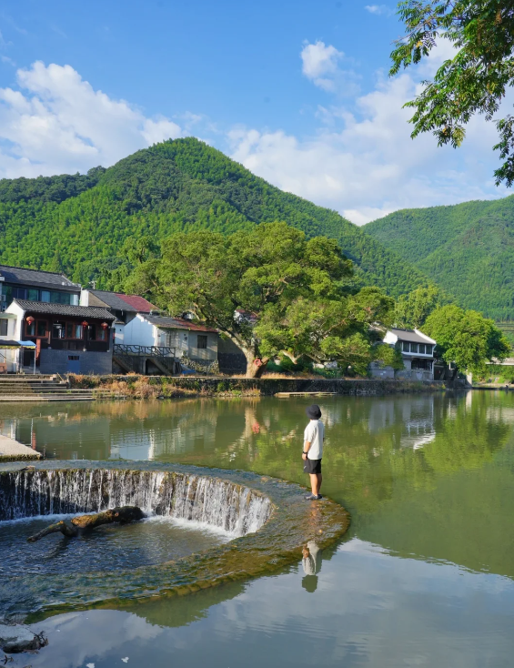 【女人让人觉得你是很贵气的小特征,收藏起来】 一是,表情