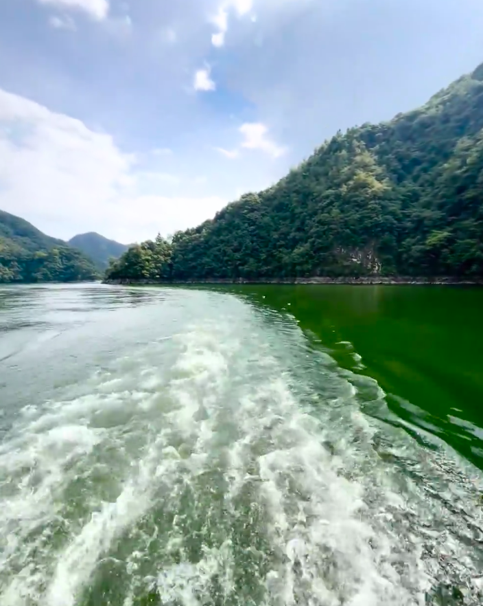 【除了发生关系,女人有这十种表现,说明她已经爱你入骨】 一是,真正的
