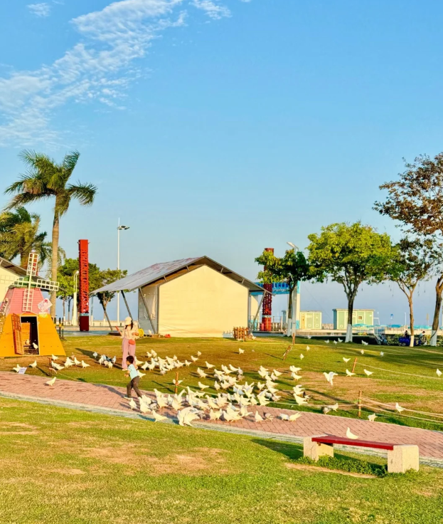 二是,眼睛大的女生一般爱花钱. 三是,吃饭用左手的人不深交