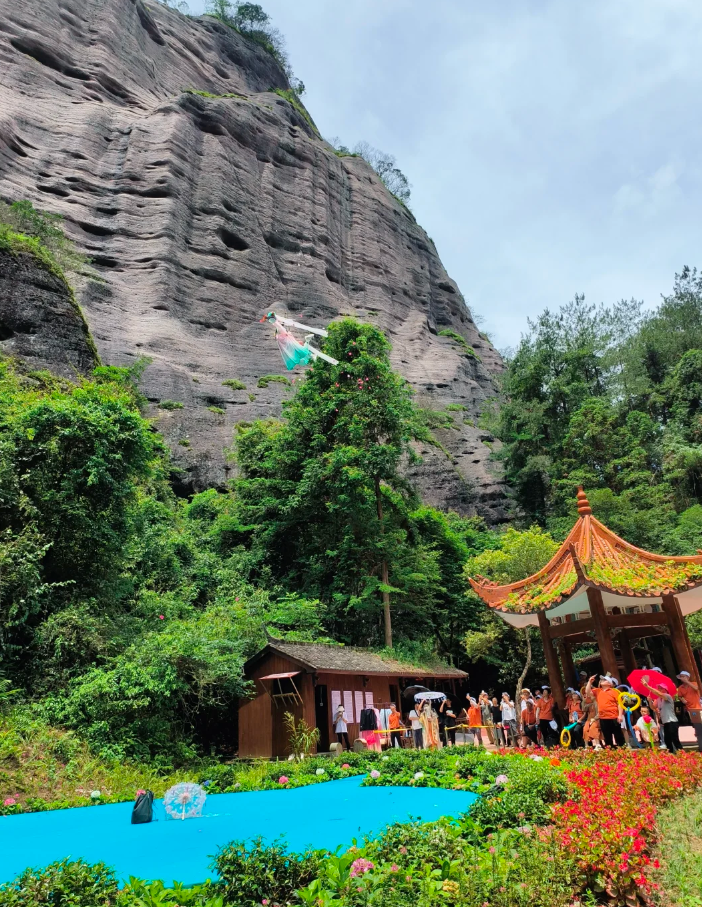 【一个血淋淋的教训,学校这四条红线坚决不碰了】