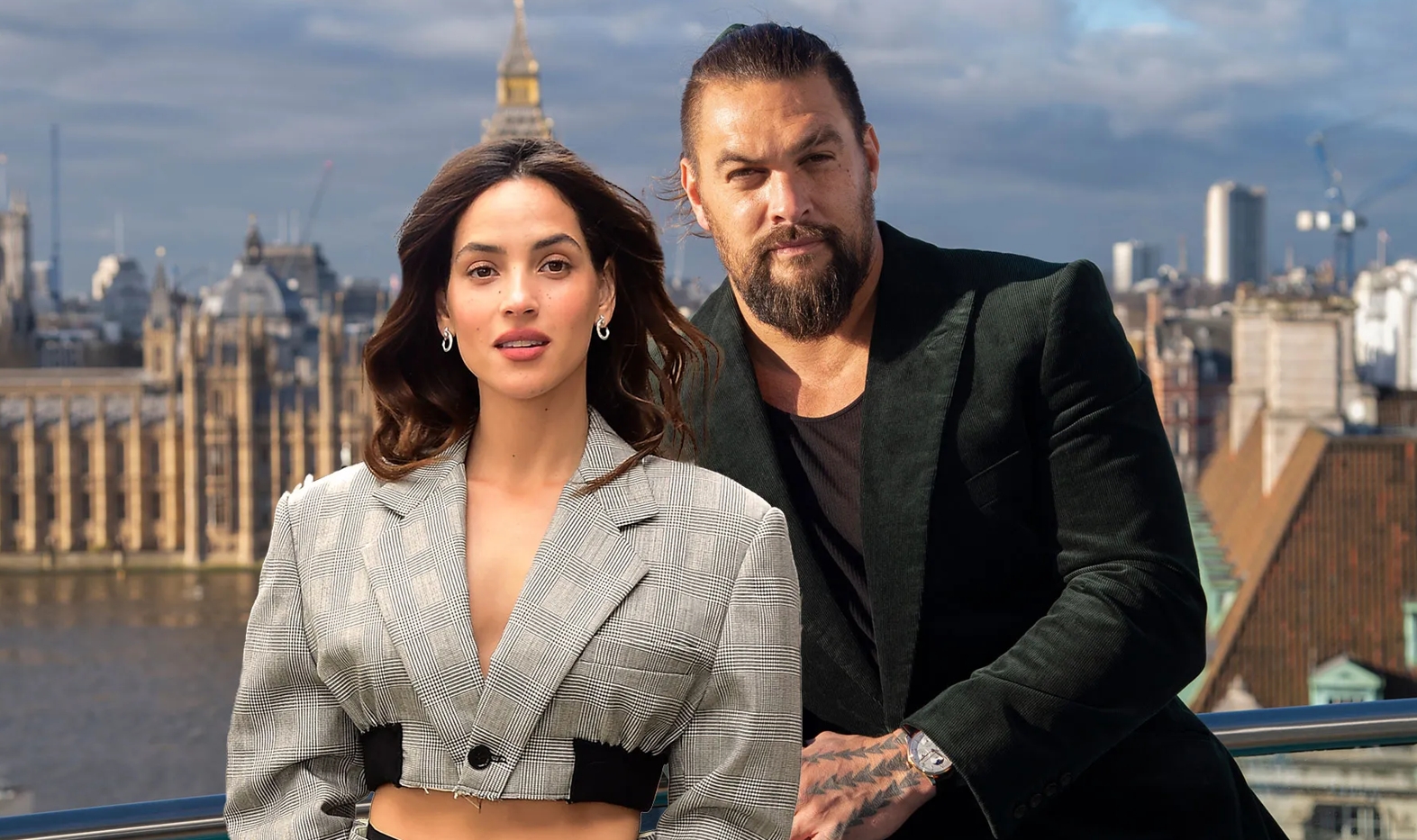 "海王" 杰森莫玛(jason momoa)正在撒糖呢!