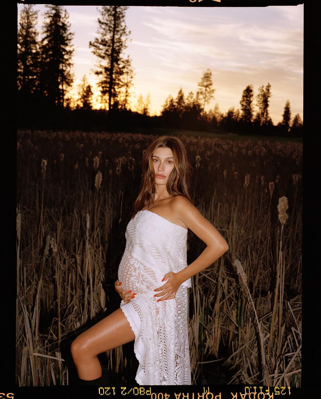 海莉身为星二代,自小在镁光灯下成长