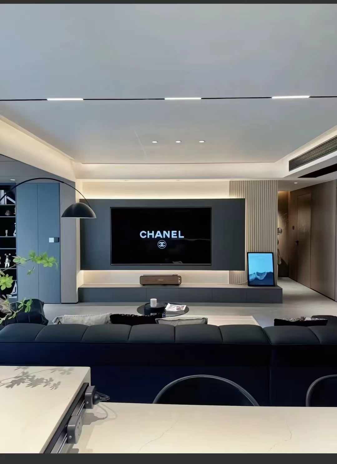 轻奢风格全屋装修效果图 黑白灰高级感十足 空间设计满足日常需求