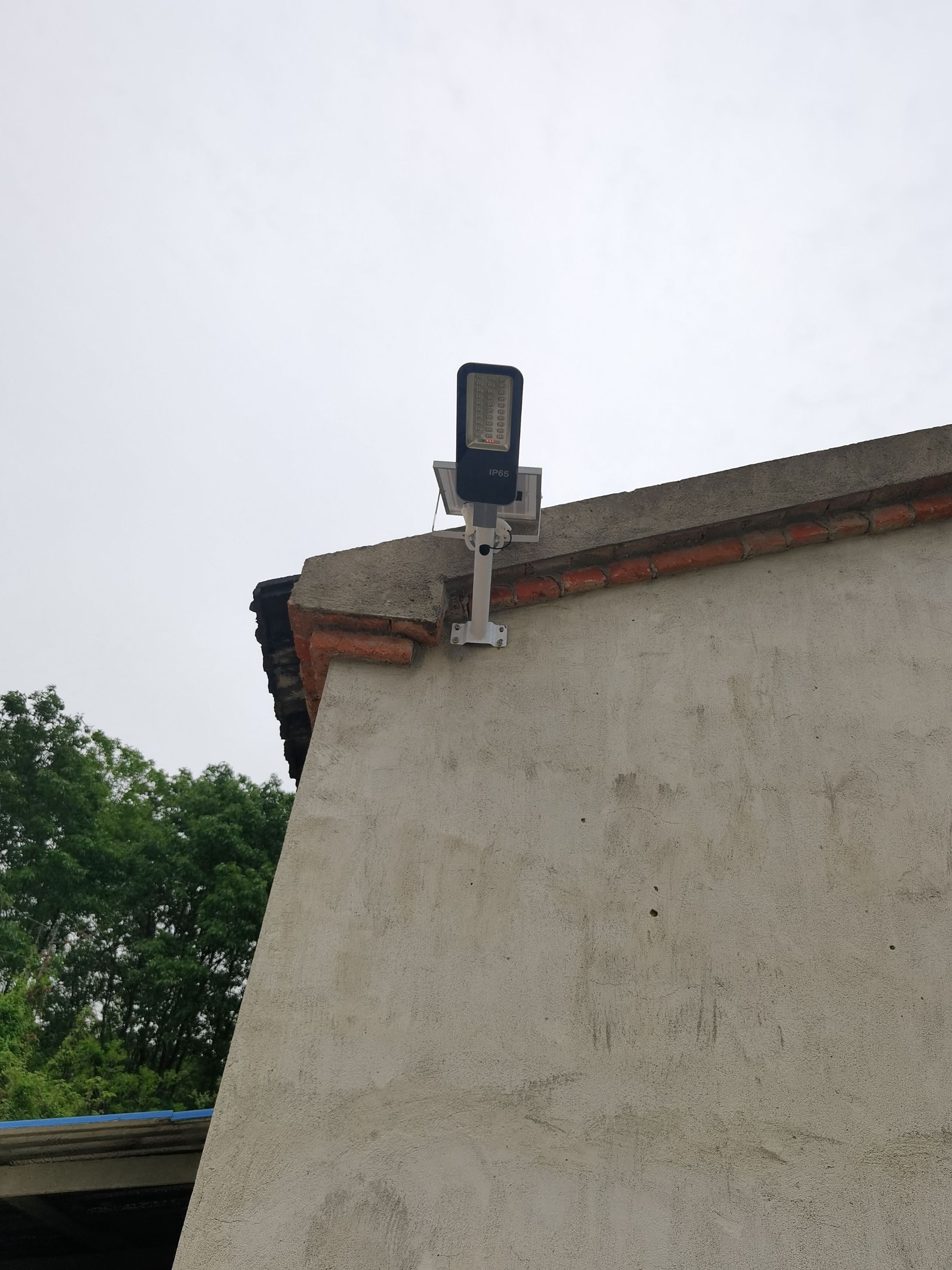 0高白光的外墙面路灯智能路灯图片板房上装的路灯旧太阳能路灯地下