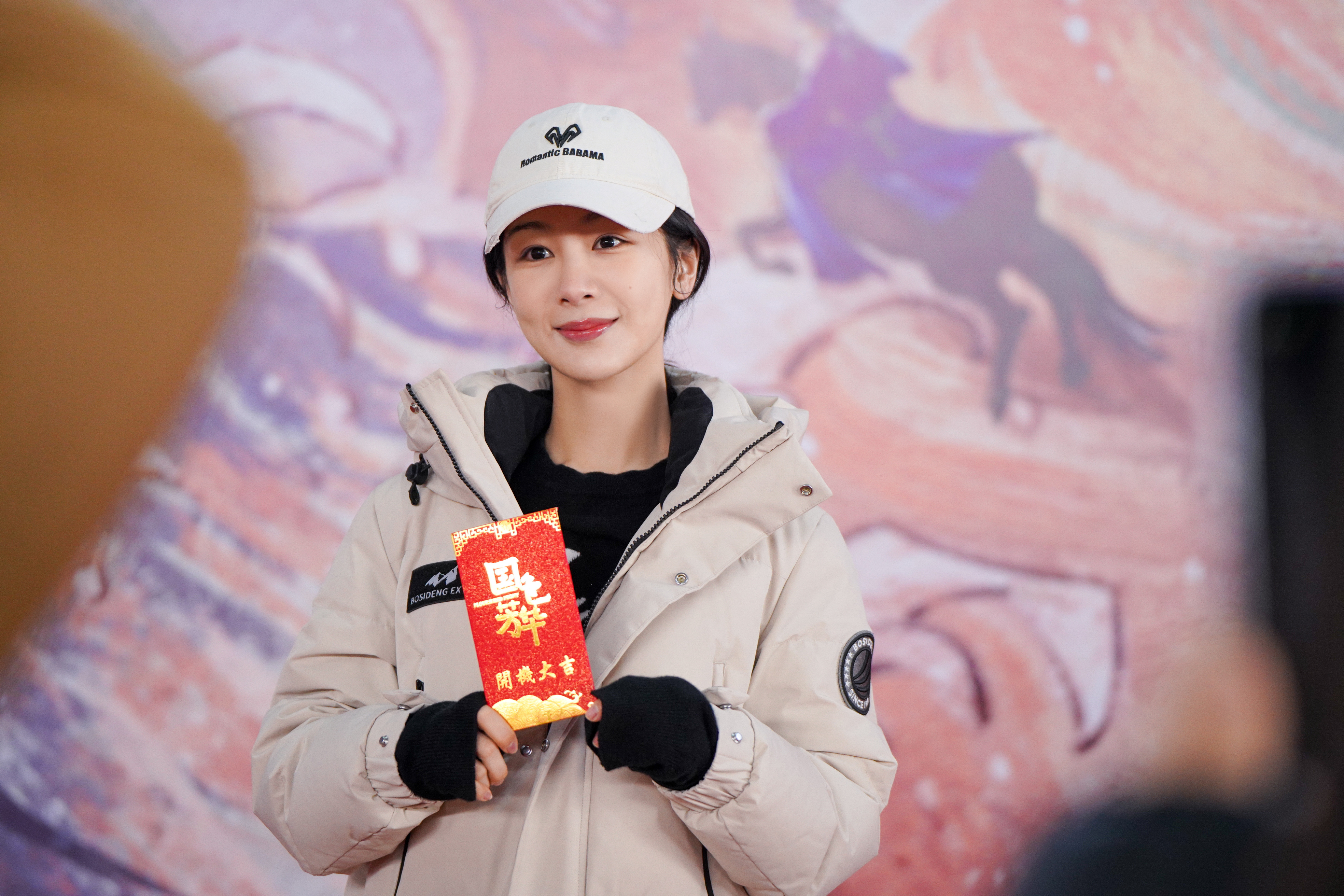 近日,网上突然传出杨紫和李现主演的电视剧《国色芳华》停拍的消息