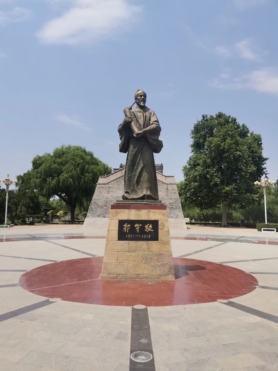 它位于邢台市信都区泉南西大街