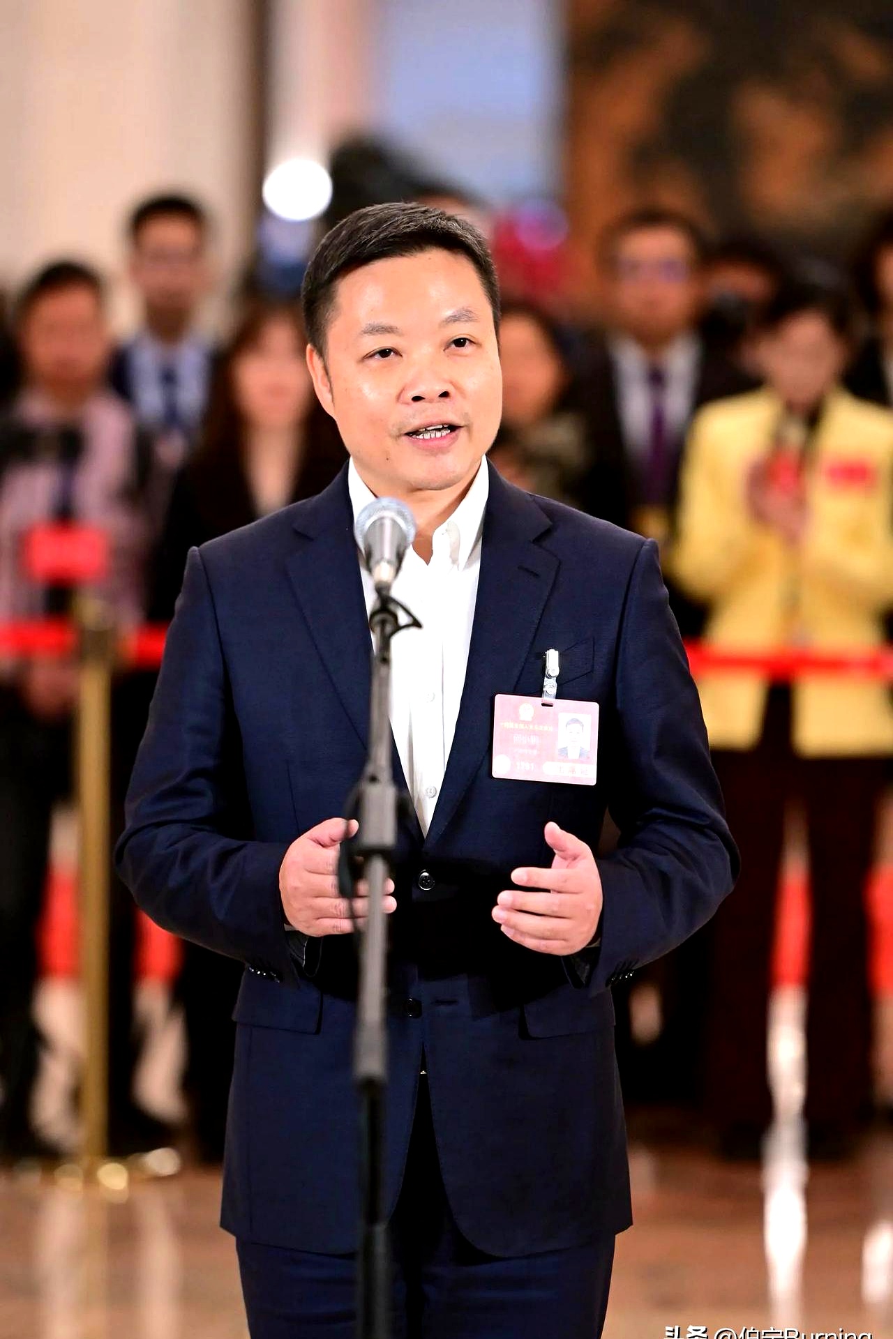 为什么他能够在央视直播和新闻联播中频繁出现甚至代表广东邀请全国