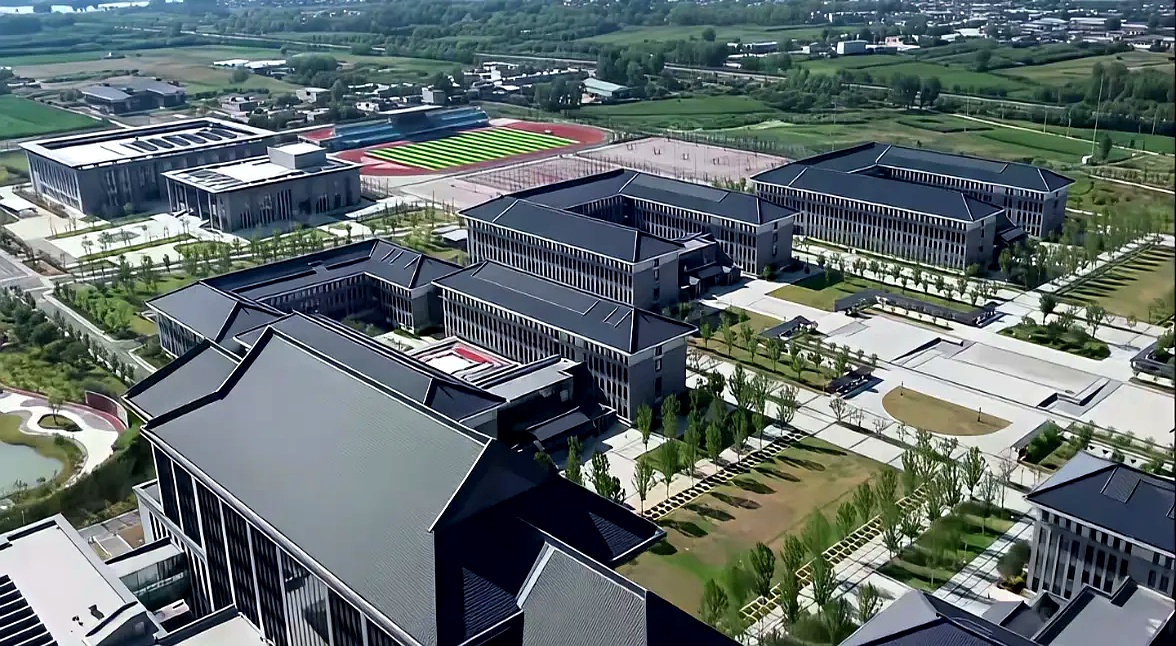 它就是张仲景国医大学的新校区,位于南阳新城北部