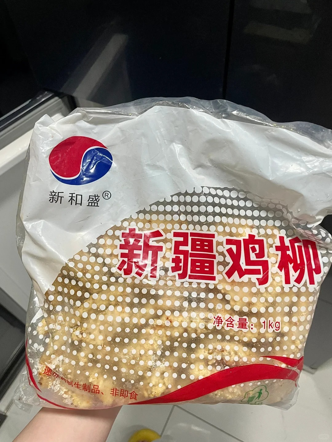 一天不吃就难受 烤的脆脆的 外面裹有孜然白芝麻和辣椒碎 里面鸡柳嫩 