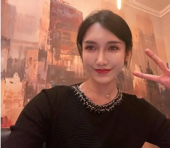 抖音晨曦姐姐是男的还是女的