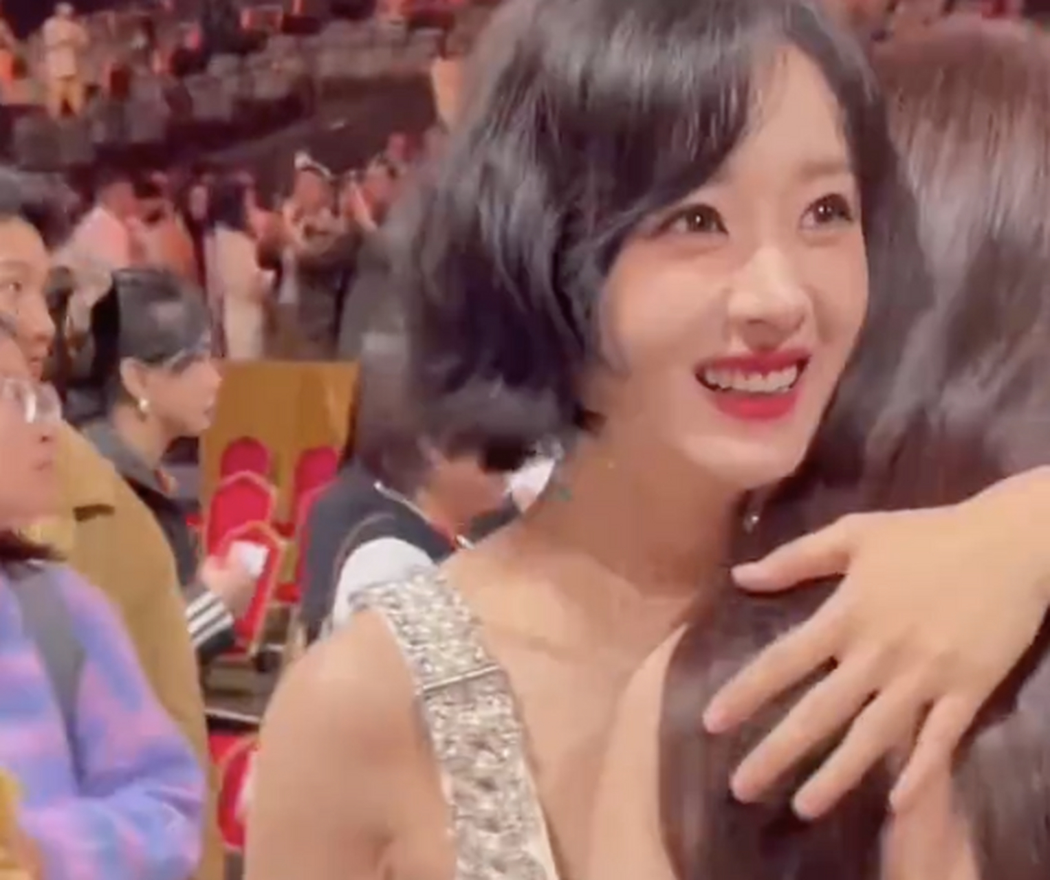 赵丽颖和何炅曾经也是有过小火苗的,在《偶像来了》的时候,赵丽颖一点