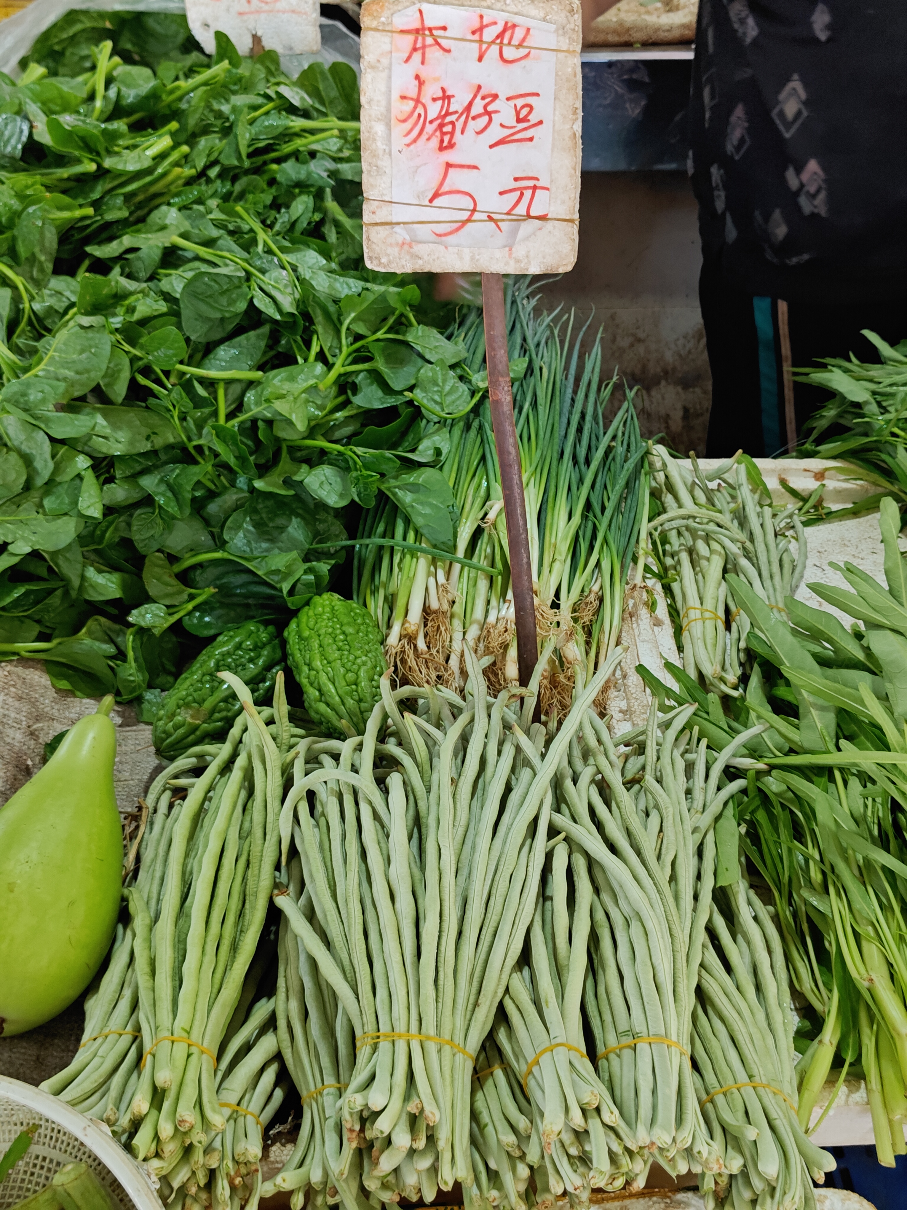 猪仔豆是传统品种,里面的豆米是大粒的,煮出来很香豆角香,口感就不够