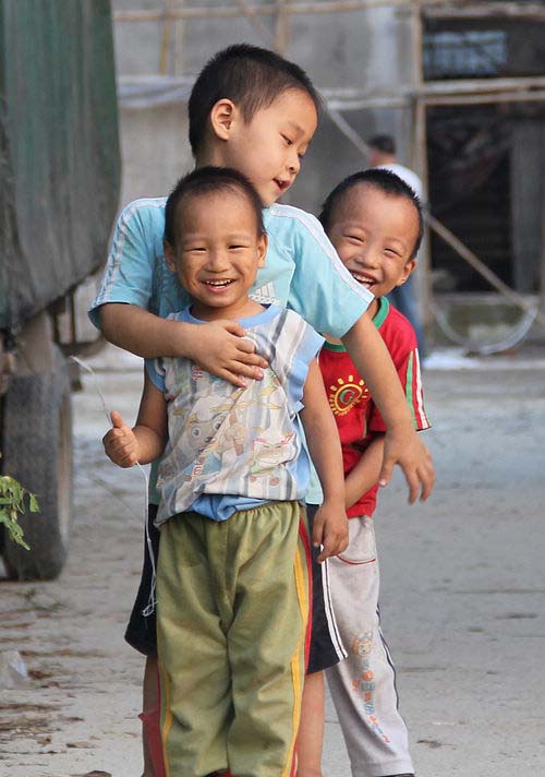 进一步更新育人的观念,引导学生把做人放在首位