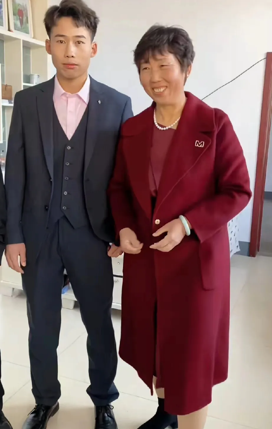 姐妹们真好,看着全家人都在一起,和谐的