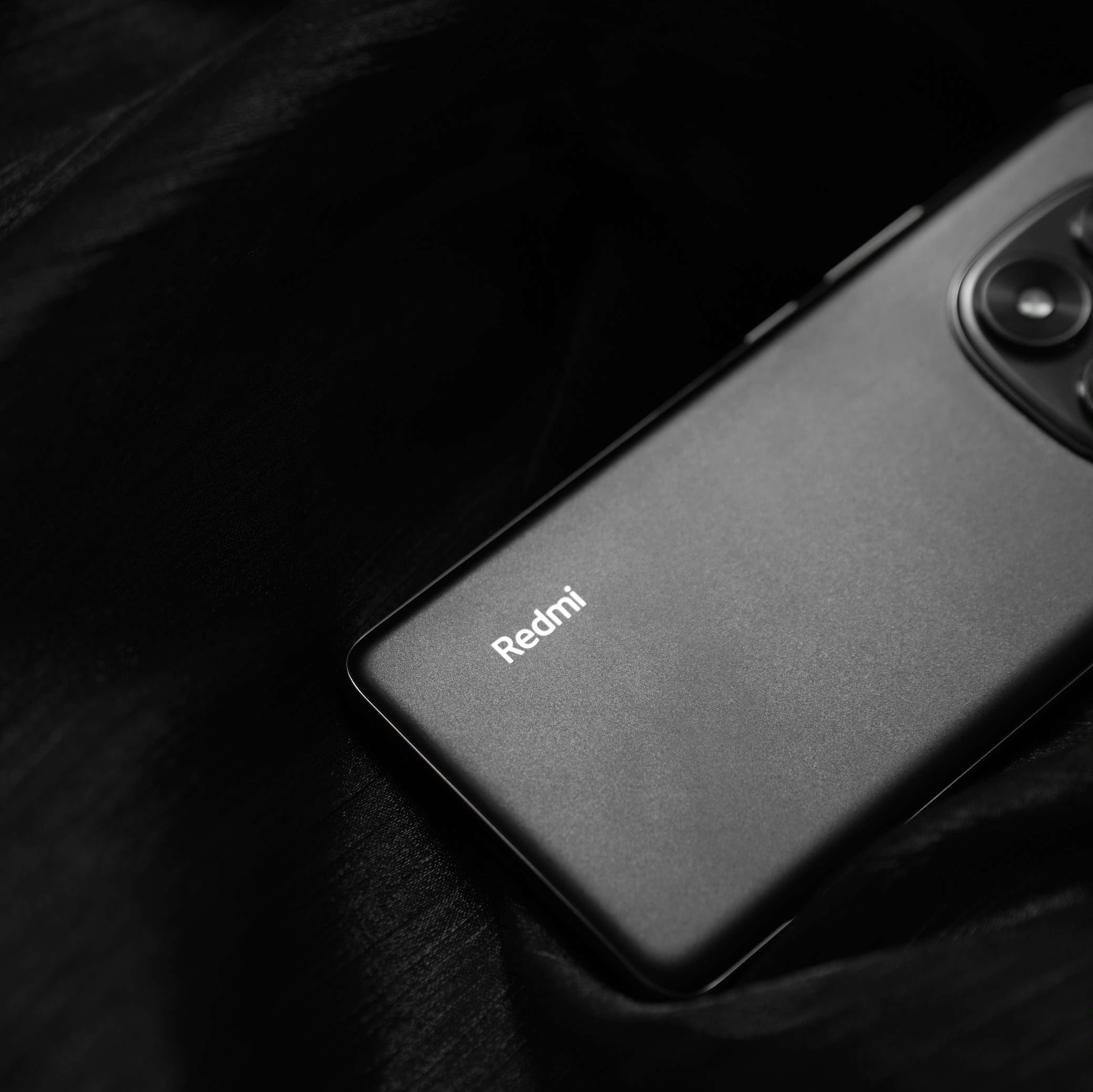 红米note14 pro图赏,这款是大杯的版本,参数配置中规中矩,搭载天玑