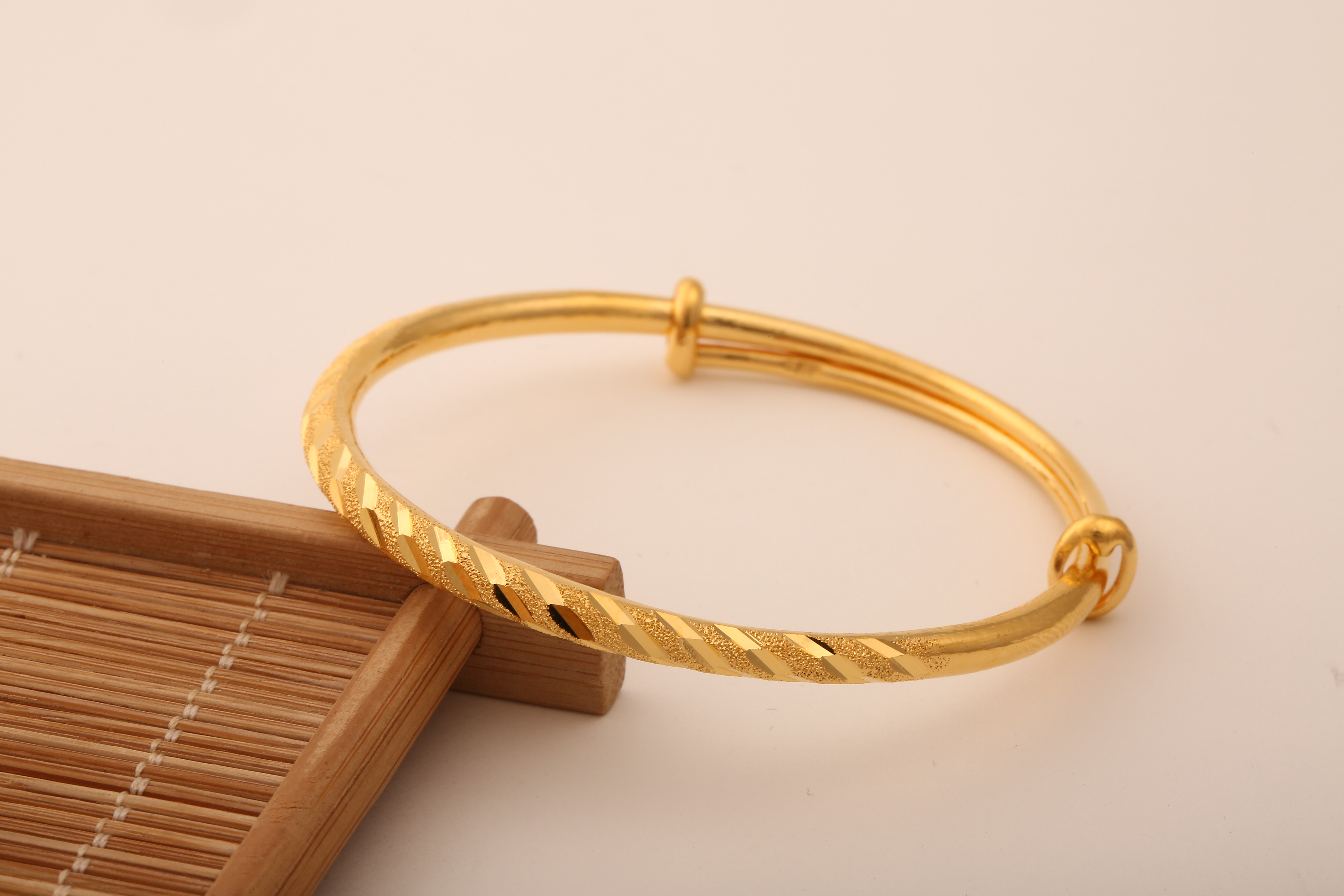 金属含金量最大的是什么(金属中含量最多的元素是什么)