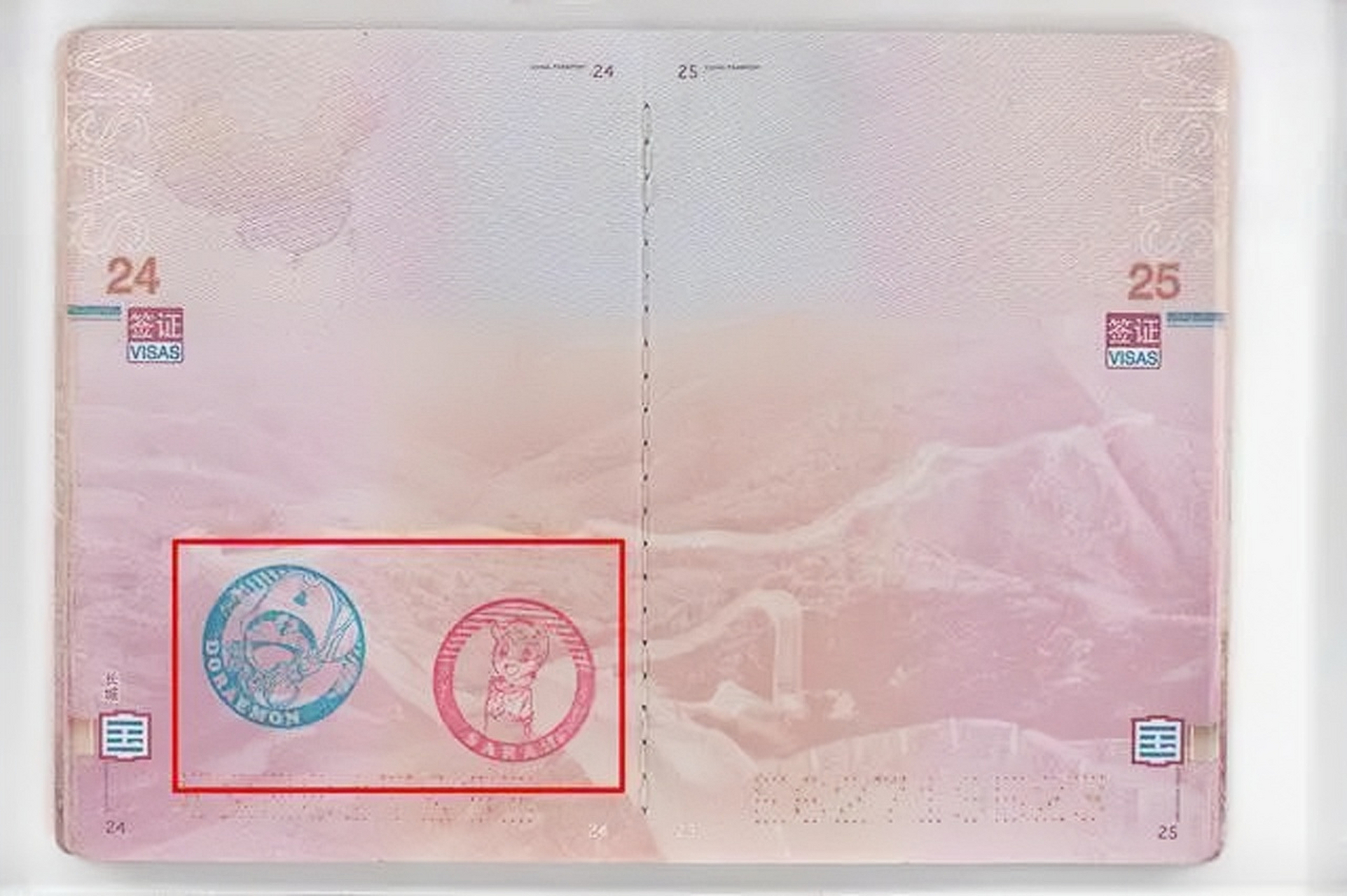 孩子在护照上盖"哆啦a梦",妈妈出入境时被拦下