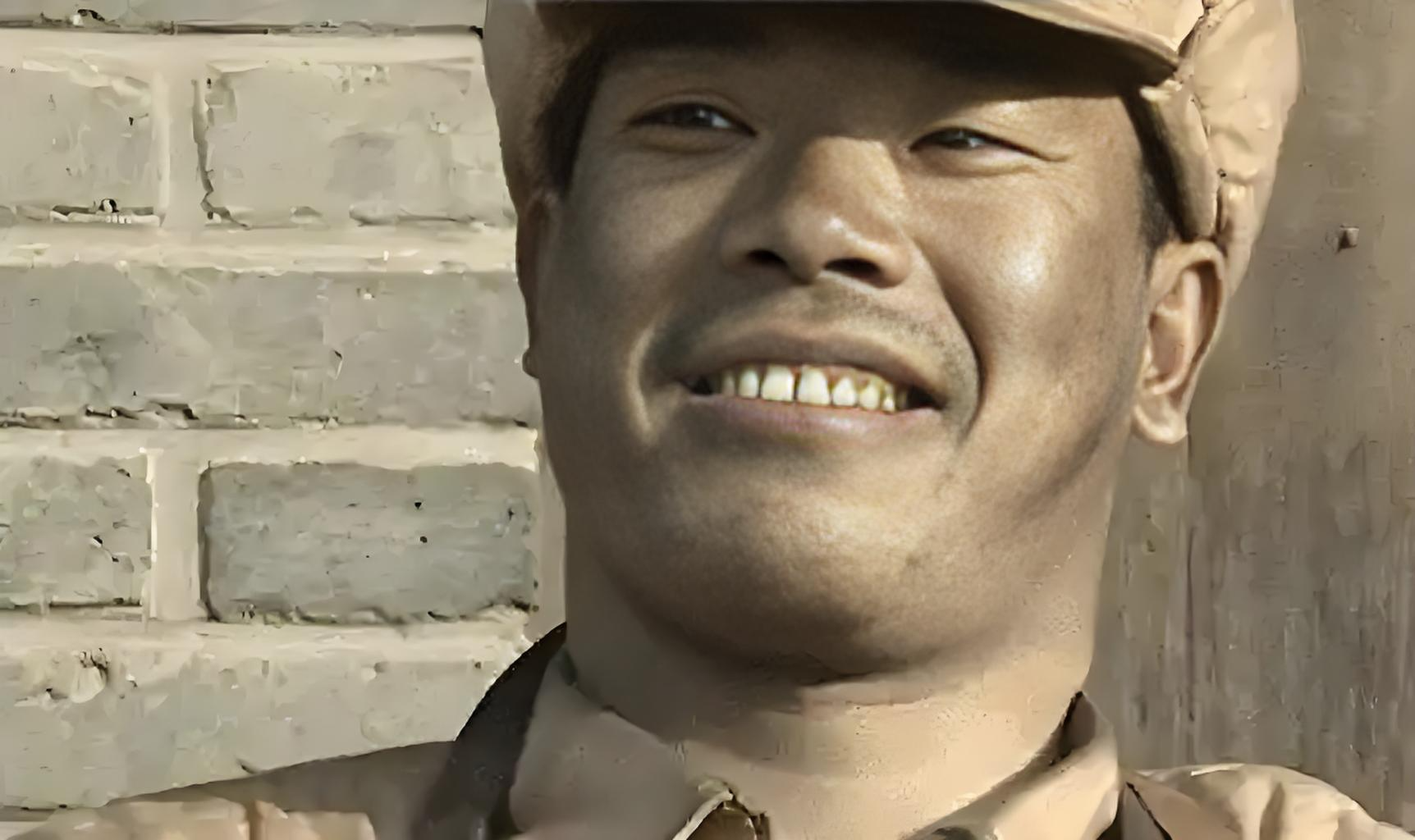 1.领奖时,按惯例向彩票中心捐赠一定数额,如10万元,剩余3990万