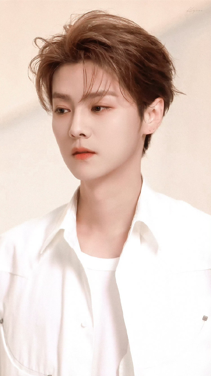 鹿晗及其家人简介:  一,鹿晗简介 出生日期:1990年4月20日 出生地