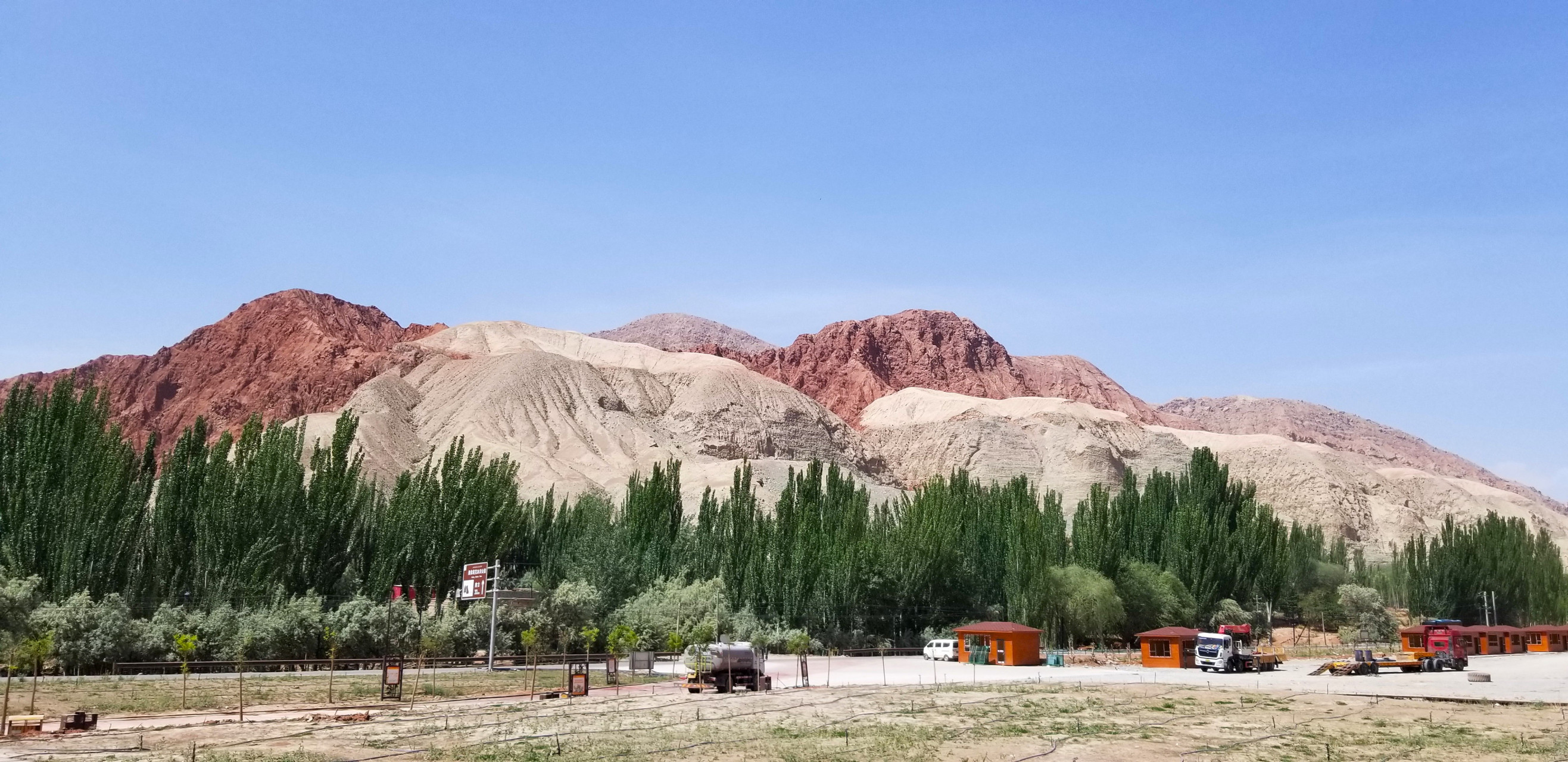 南疆阿克陶,#动态夏日征集令# 通往克州冰川公园路上的红峡谷,天际