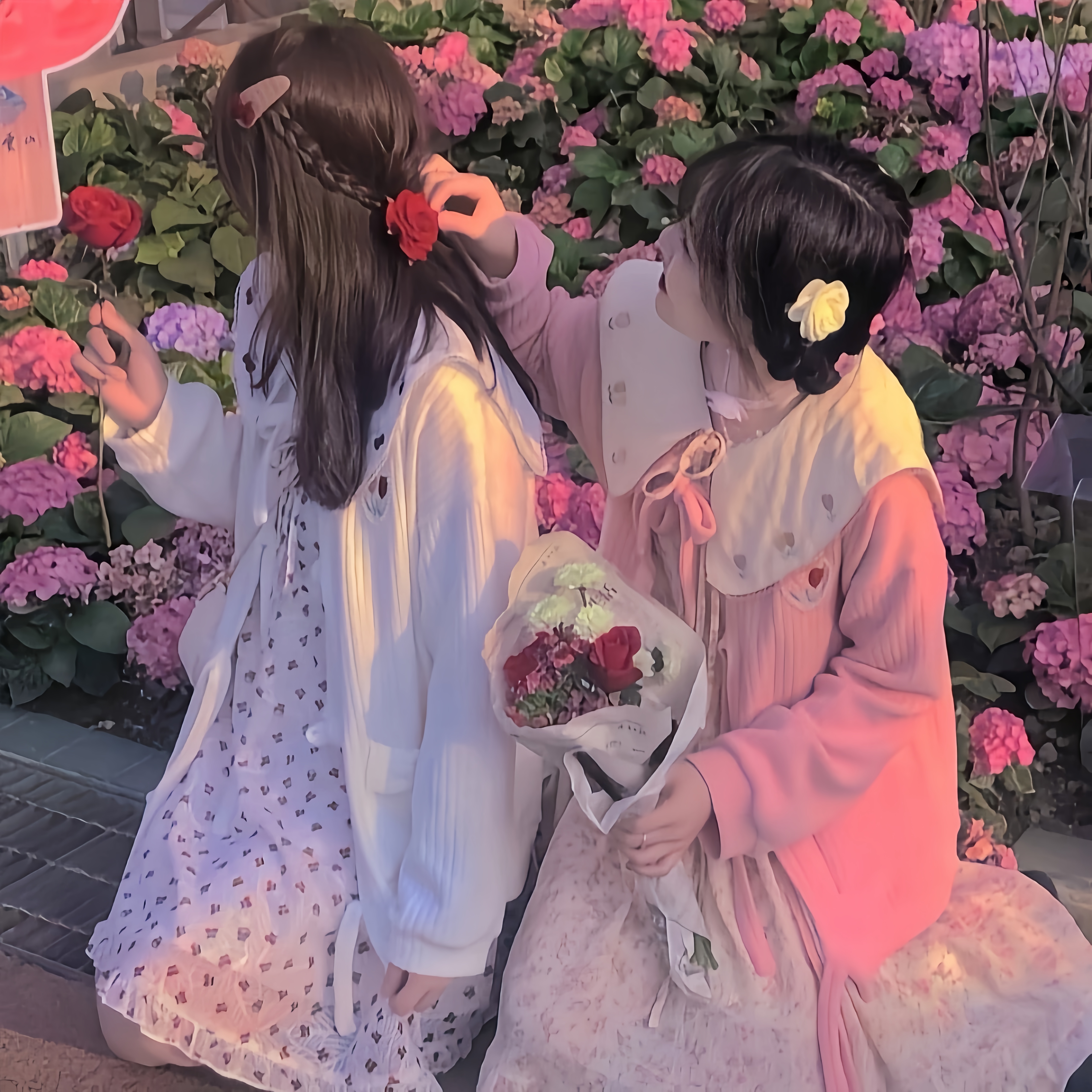 今天,就让我们一起走进四组精心设计的闺蜜头像系列,感受那份独特而