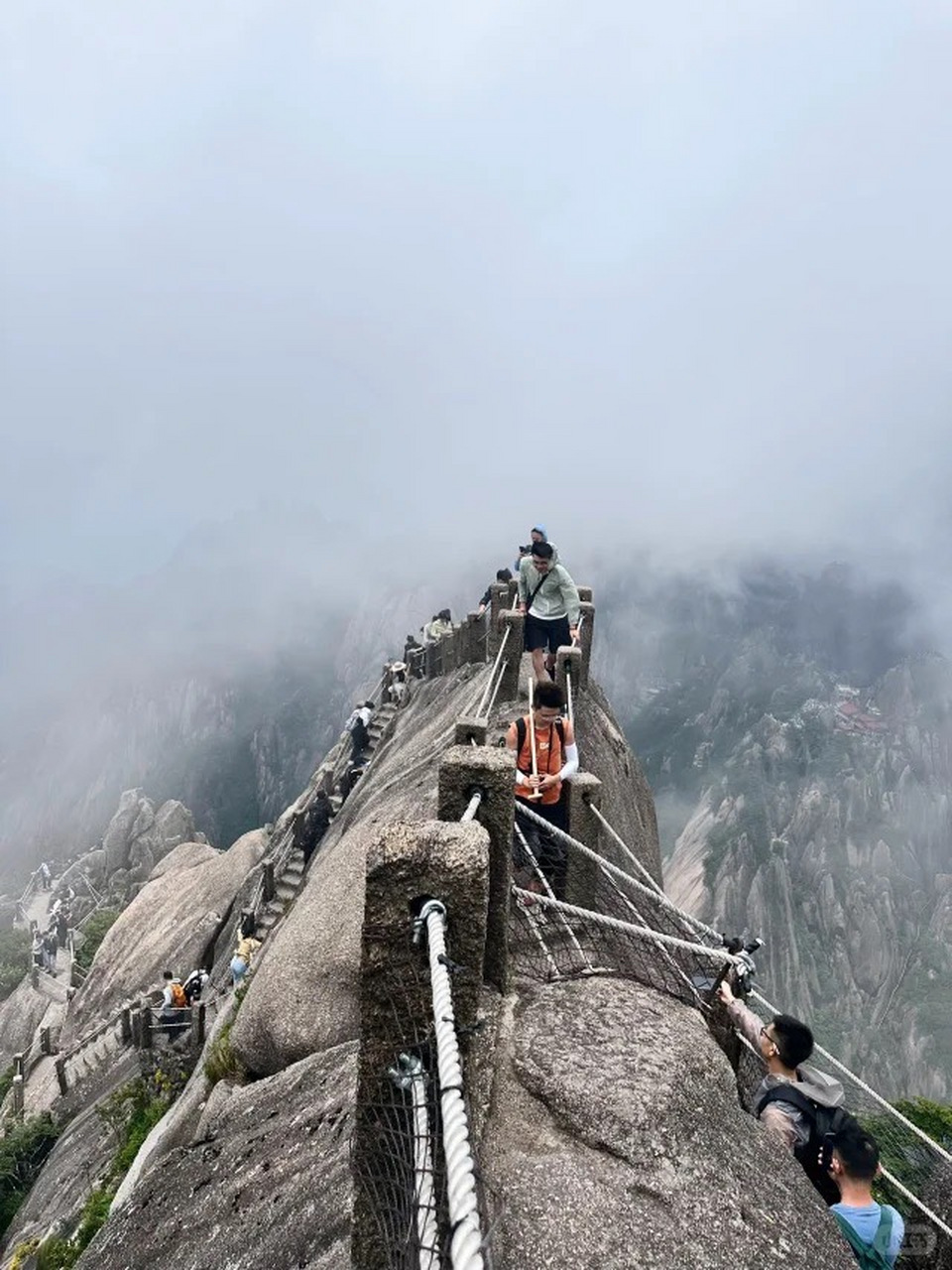 华山险黄山秀泰山图片