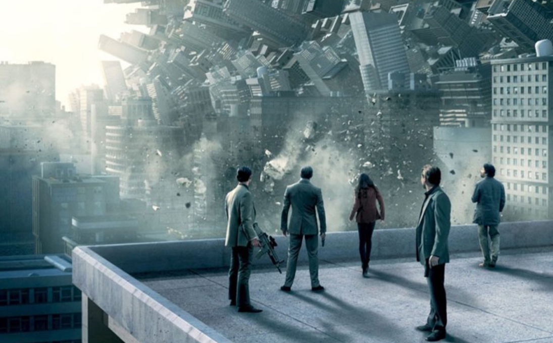 以下是美国科幻电影前十名:  1. 《盗梦空间》  影片讲述了造梦