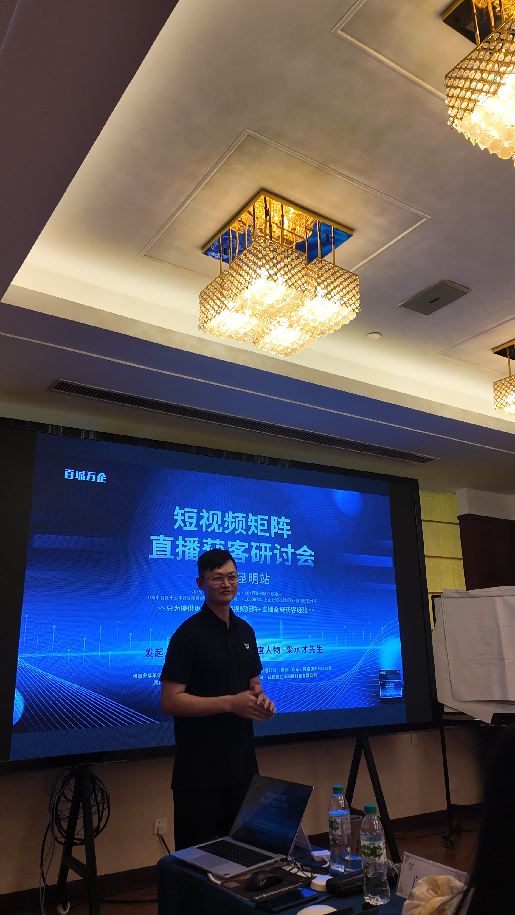 在数字化营销浪潮中,#铭赞网络# 凭借独创的本地化